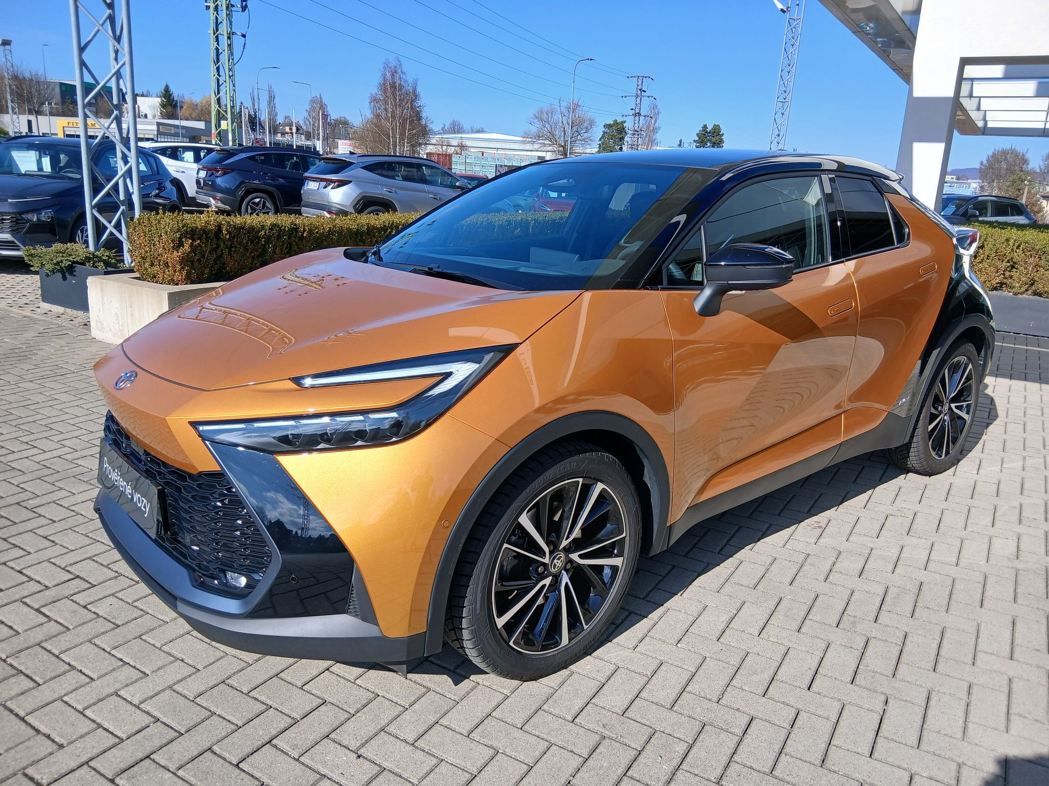 Toyota C-HR, 2.0 H 4x4 Executive PE VIP JBL - fotka 2