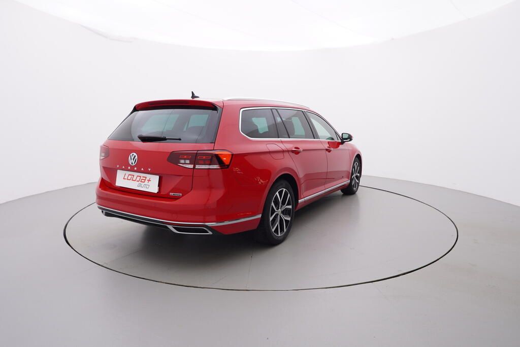 Volkswagen Passat Variant, Highline 2.0 TDI 140 kW - fotka 5