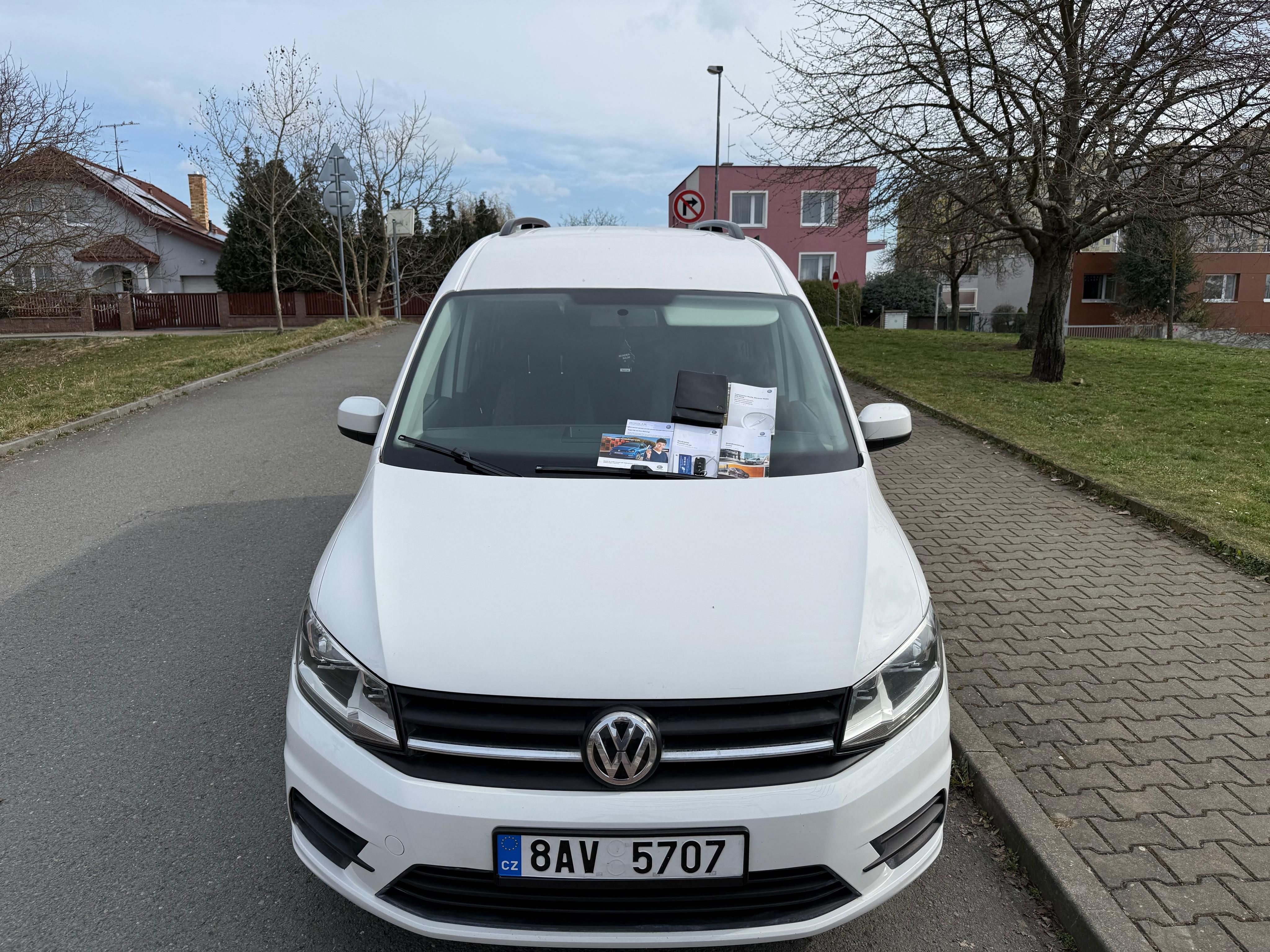 Volkswagen Caddy, Long 2.0tdi 7míst boh.výbava - fotka 2