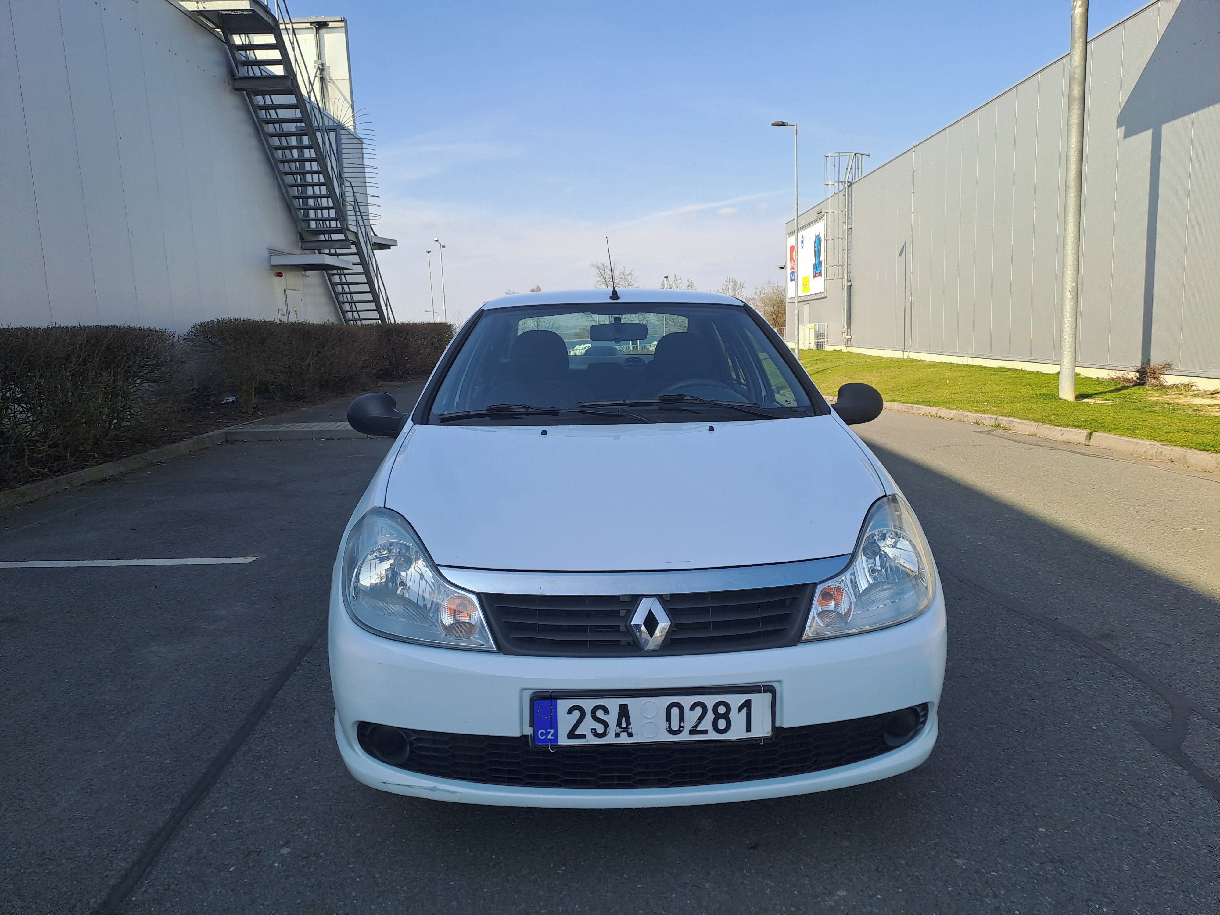 Renault Thalia, 1.2i ČR 2.MAJ POUZE 81 940KM - fotka 2