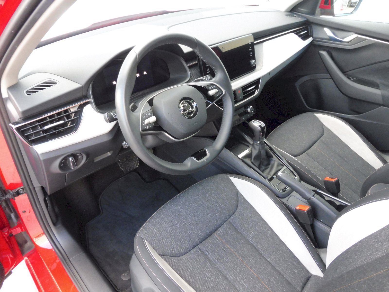 Škoda Kamiq, Top Selection 1,0 TSI 85kW DSG - fotka 6