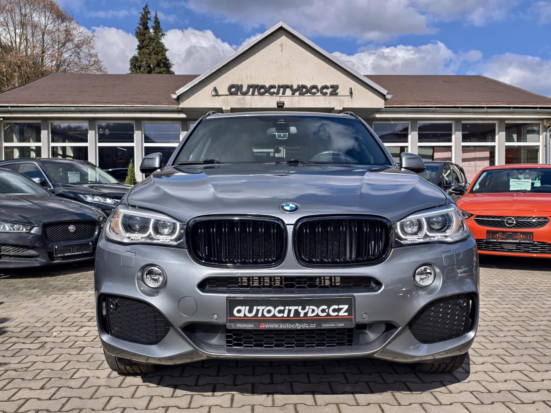 BMW X5, xDrive30d 190kW M-Paket, ČR - fotka 2