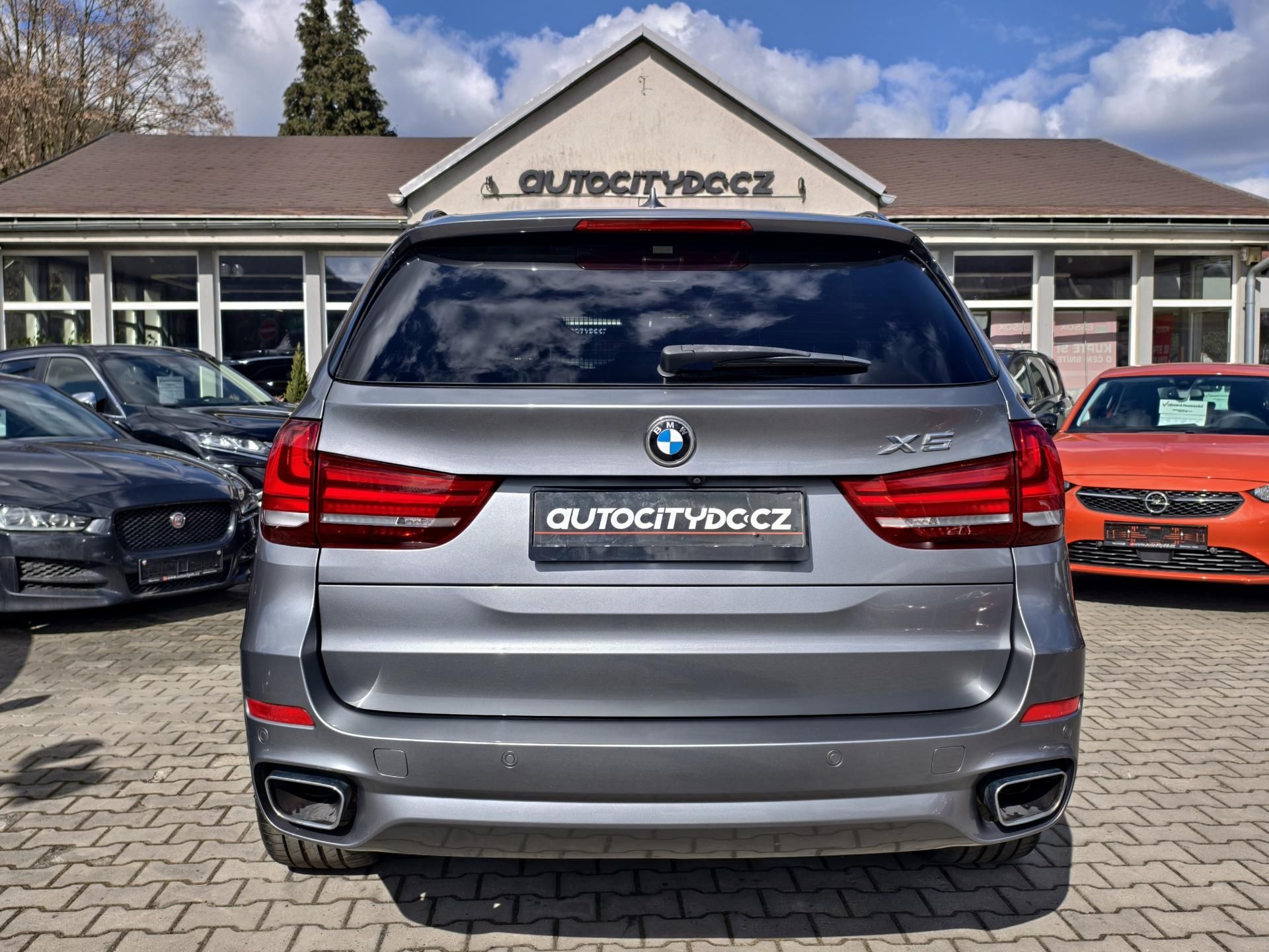 BMW X5, xDrive30d 190kW M-Paket, ČR - fotka 5
