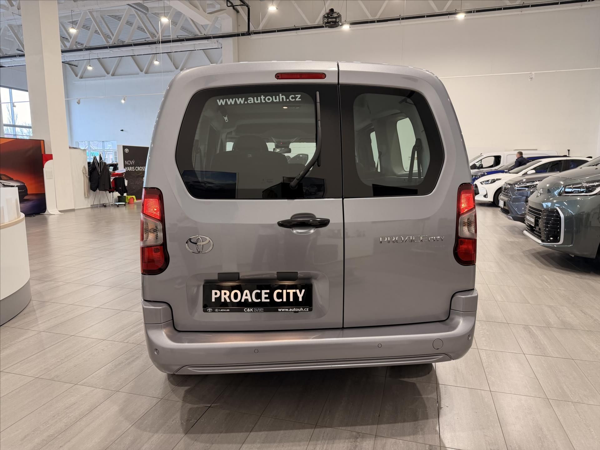 Toyota Proace City Verso, 1,5 Diesel (130hp)  8AT LWB 7M - fotka 3
