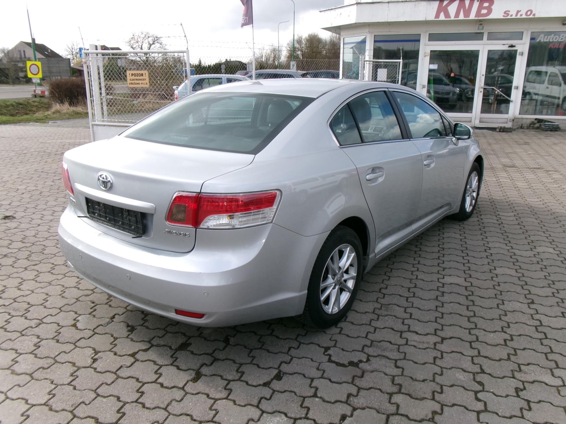 Toyota Avensis, 1.6i 97kw,serviska - fotka 6