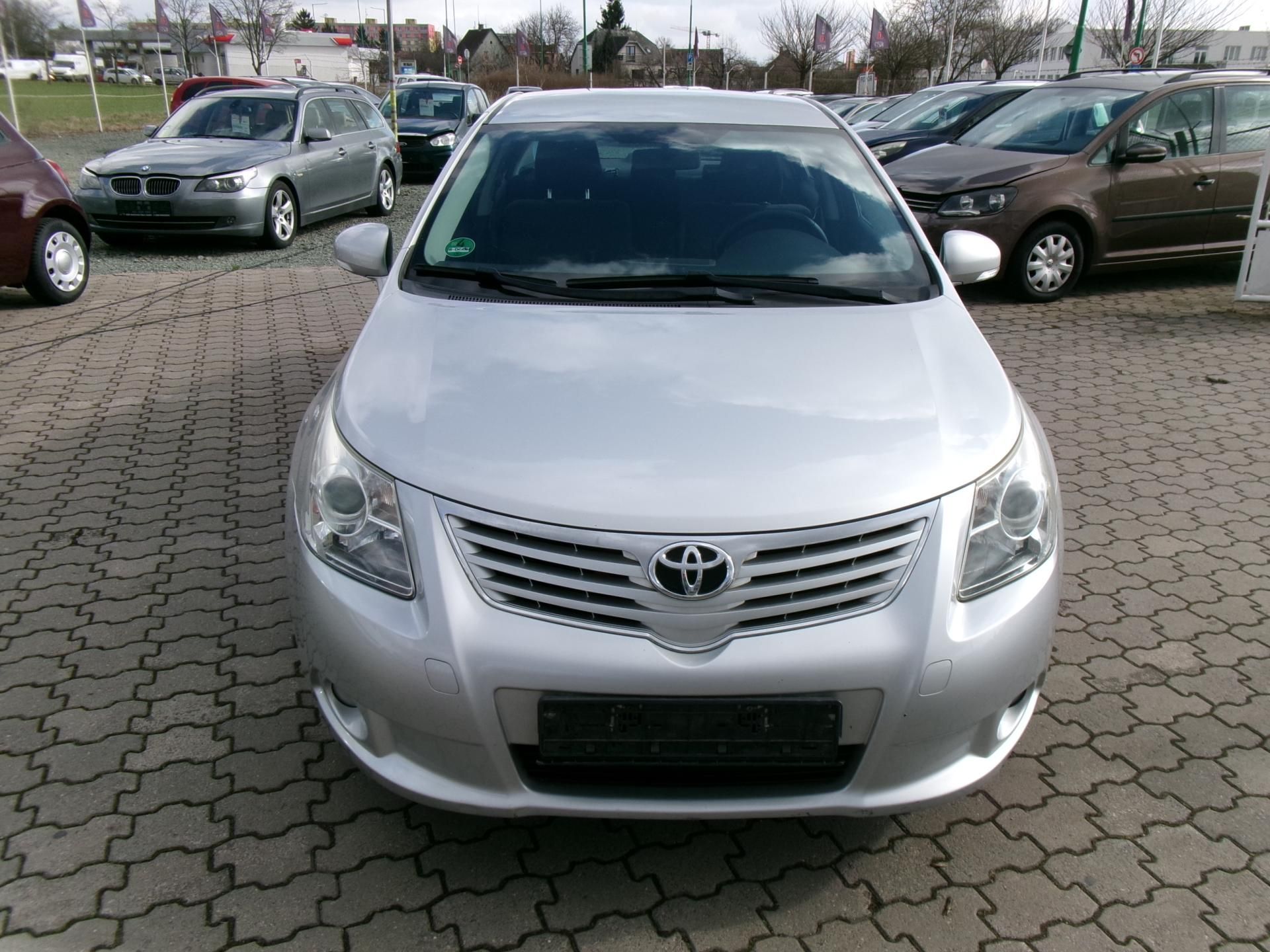Toyota Avensis, 1.6i 97kw,serviska - fotka 2
