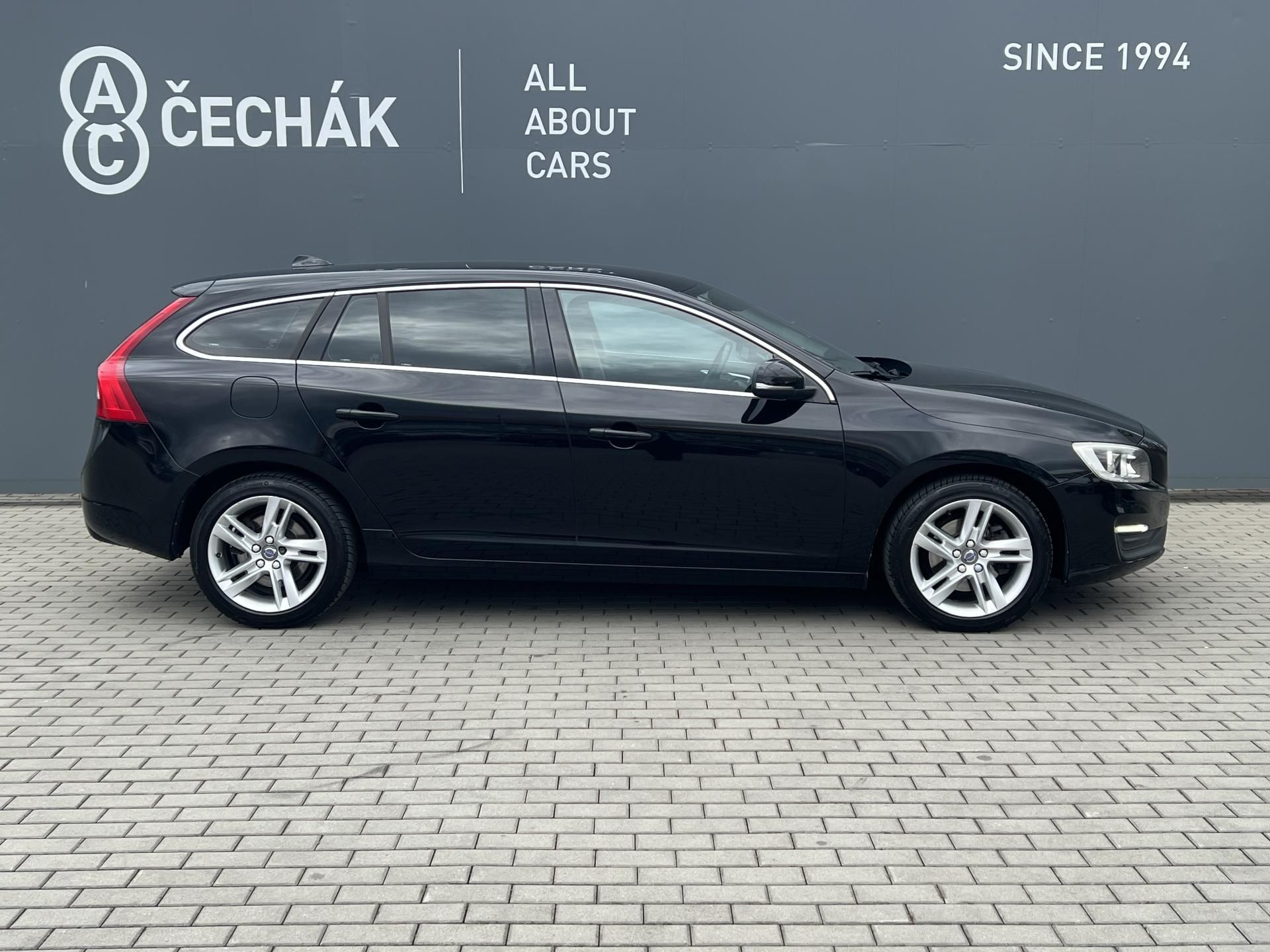 Volvo V60, ČR*Servis*88kW - fotka 4