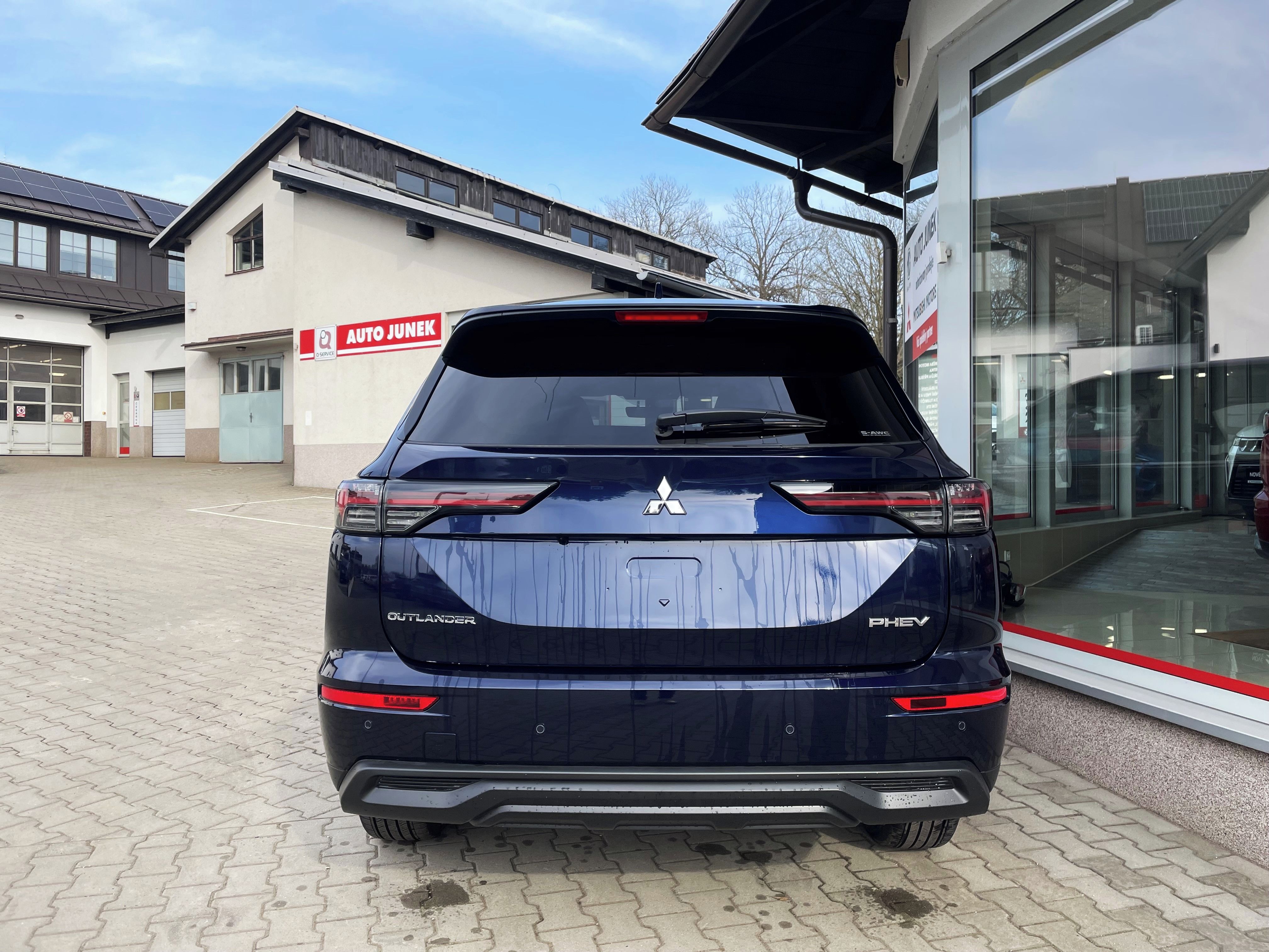 Mitsubishi Outlander, 2.4 PHEV INVITE - fotka 4