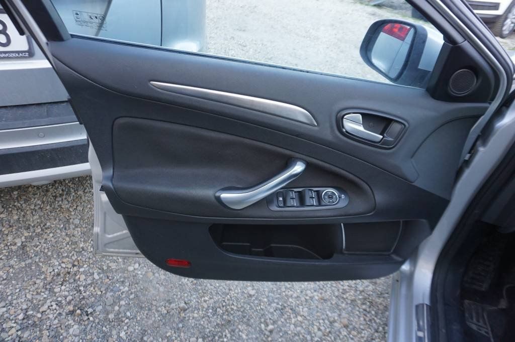 Ford Mondeo, 1,8 NOVÉ V ČR - fotka 4