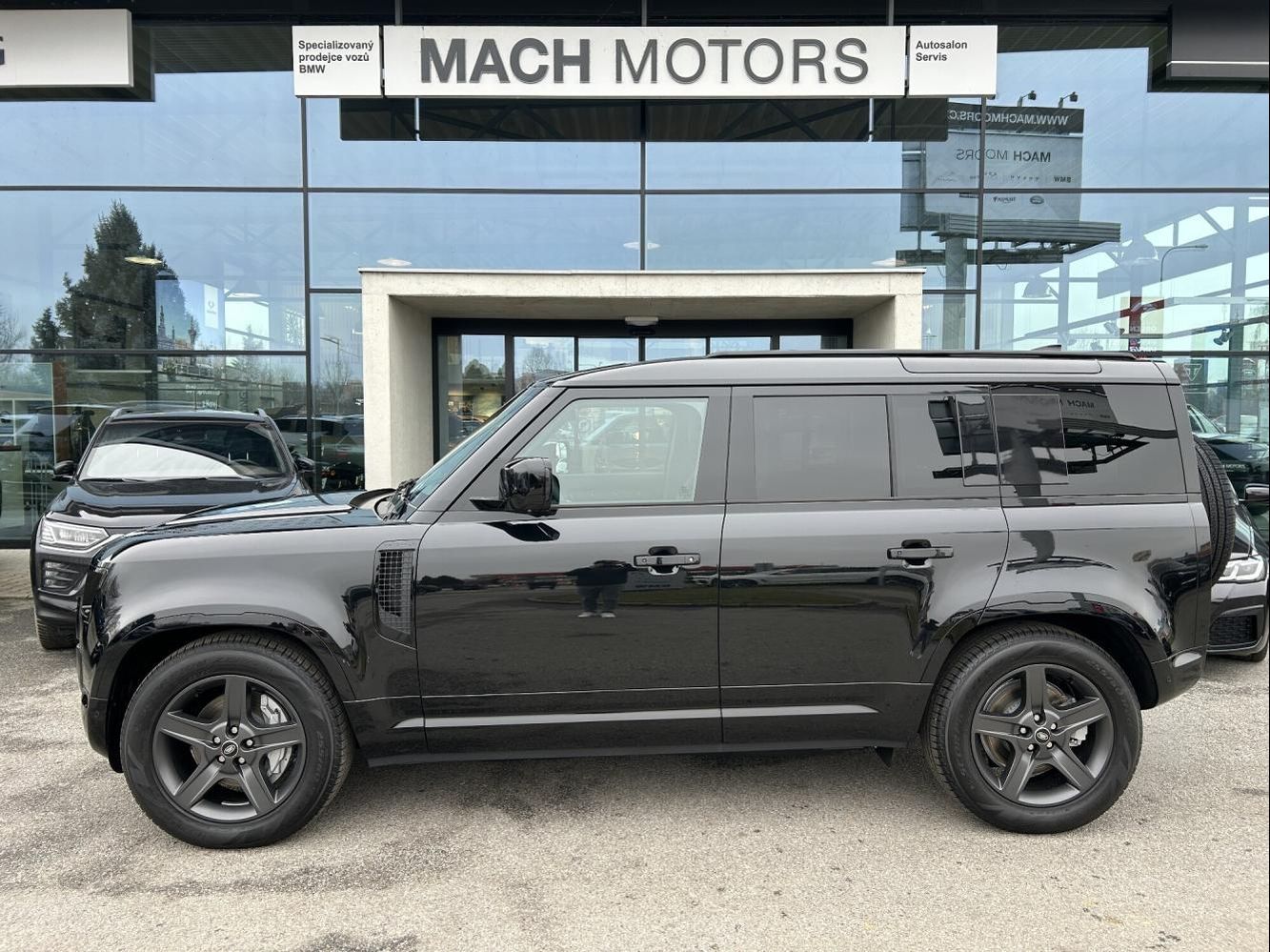 Land Rover Defender, 110 D300 X-Dynamic SE - fotka 3
