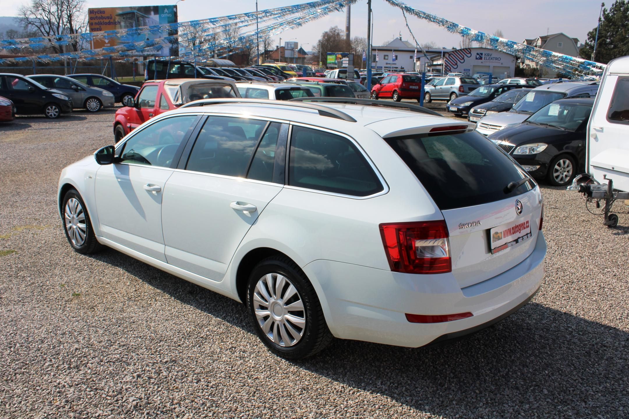 Škoda Octavia, 1,6TDI XENONY TEMPOMAT ALU DSG - fotka 5
