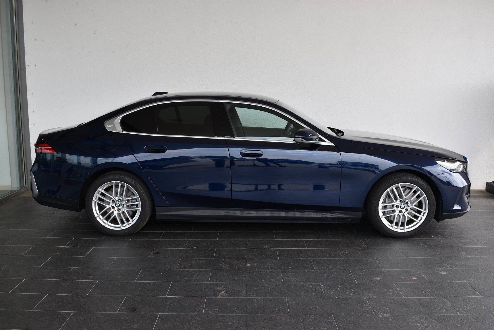 BMW Řada 5 - fotka 3