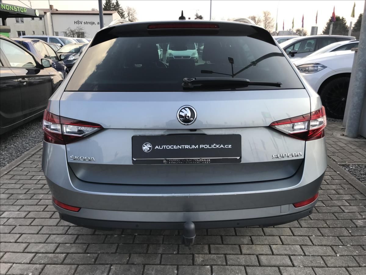 Škoda Superb, 1,6 - fotka 6