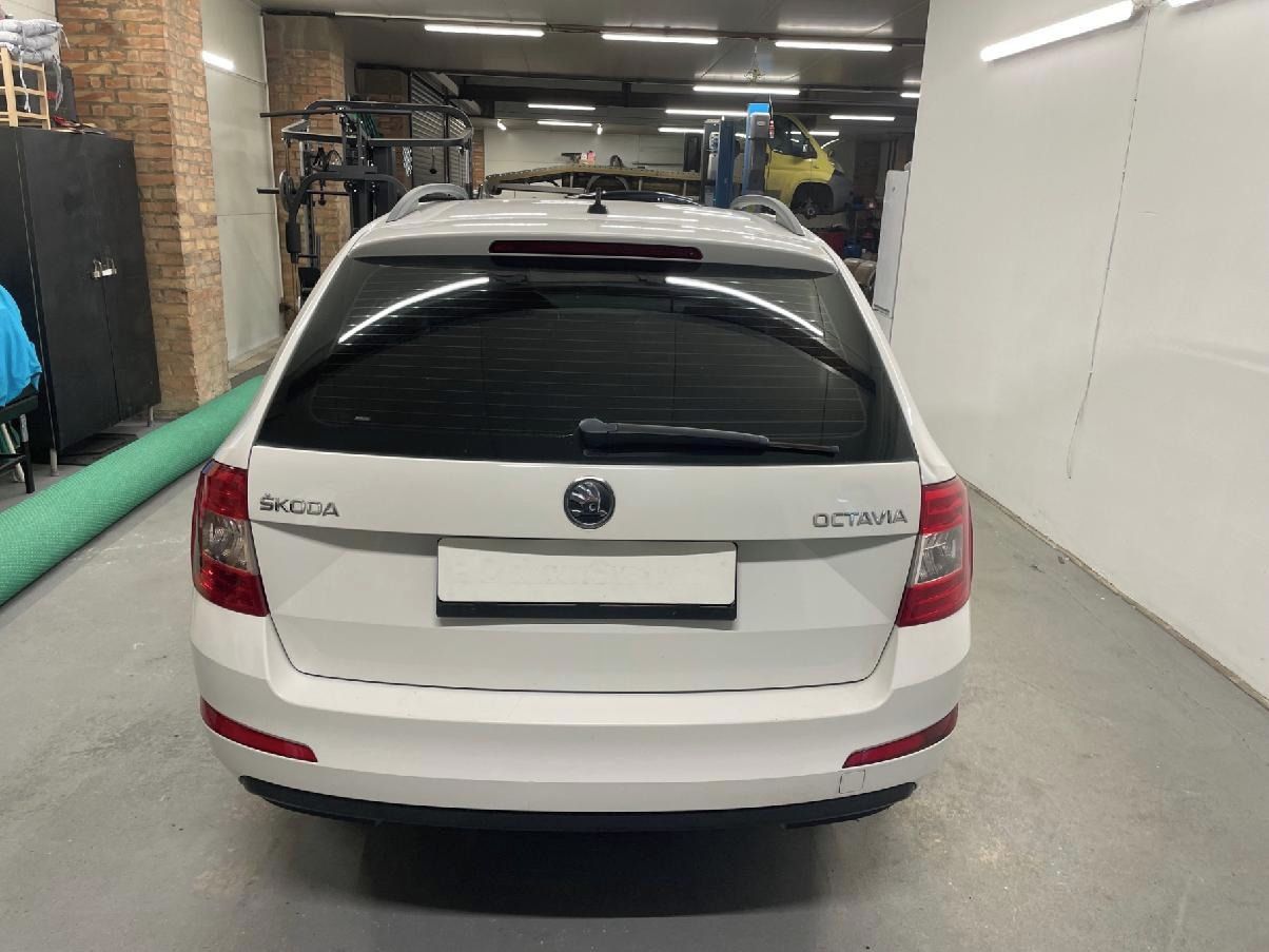Škoda Octavia, 2,0TDi-110kw-DSG-prav - servis - fotka 5