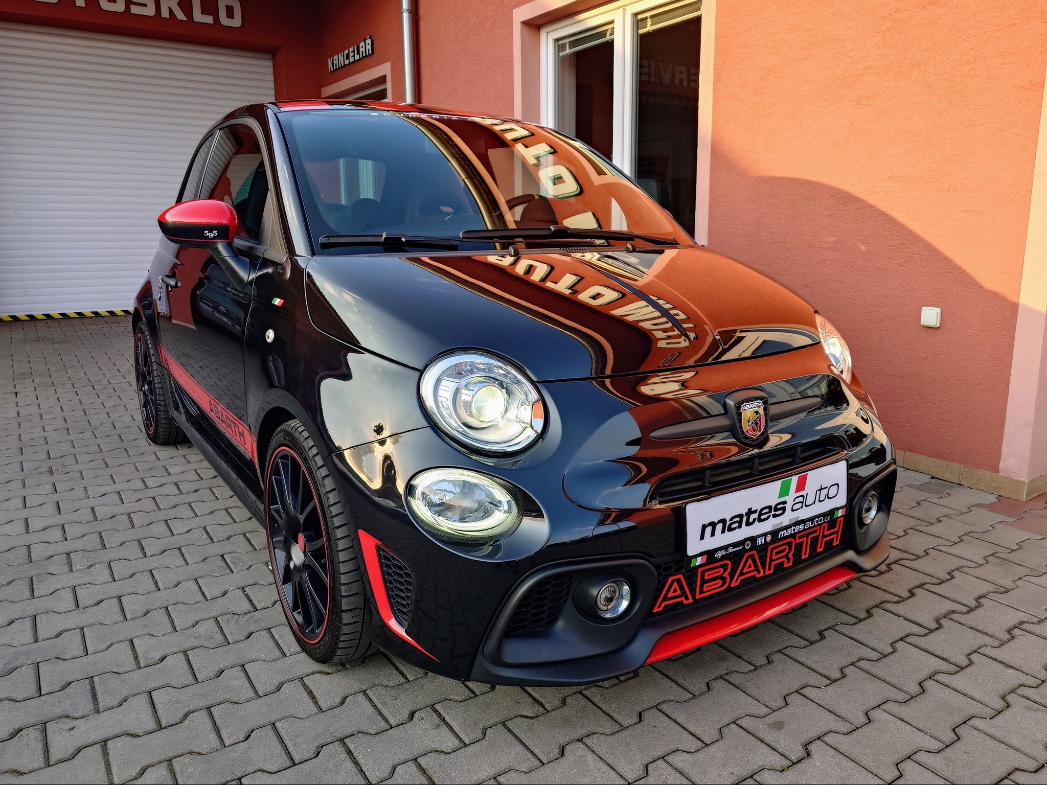 Abarth 595, 1.4 132kW Competizione  A/T F1 - fotka 4