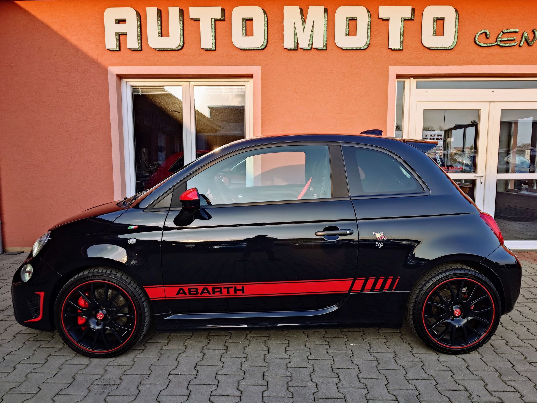 Abarth 595, 1.4 132kW Competizione  A/T F1 - fotka 2
