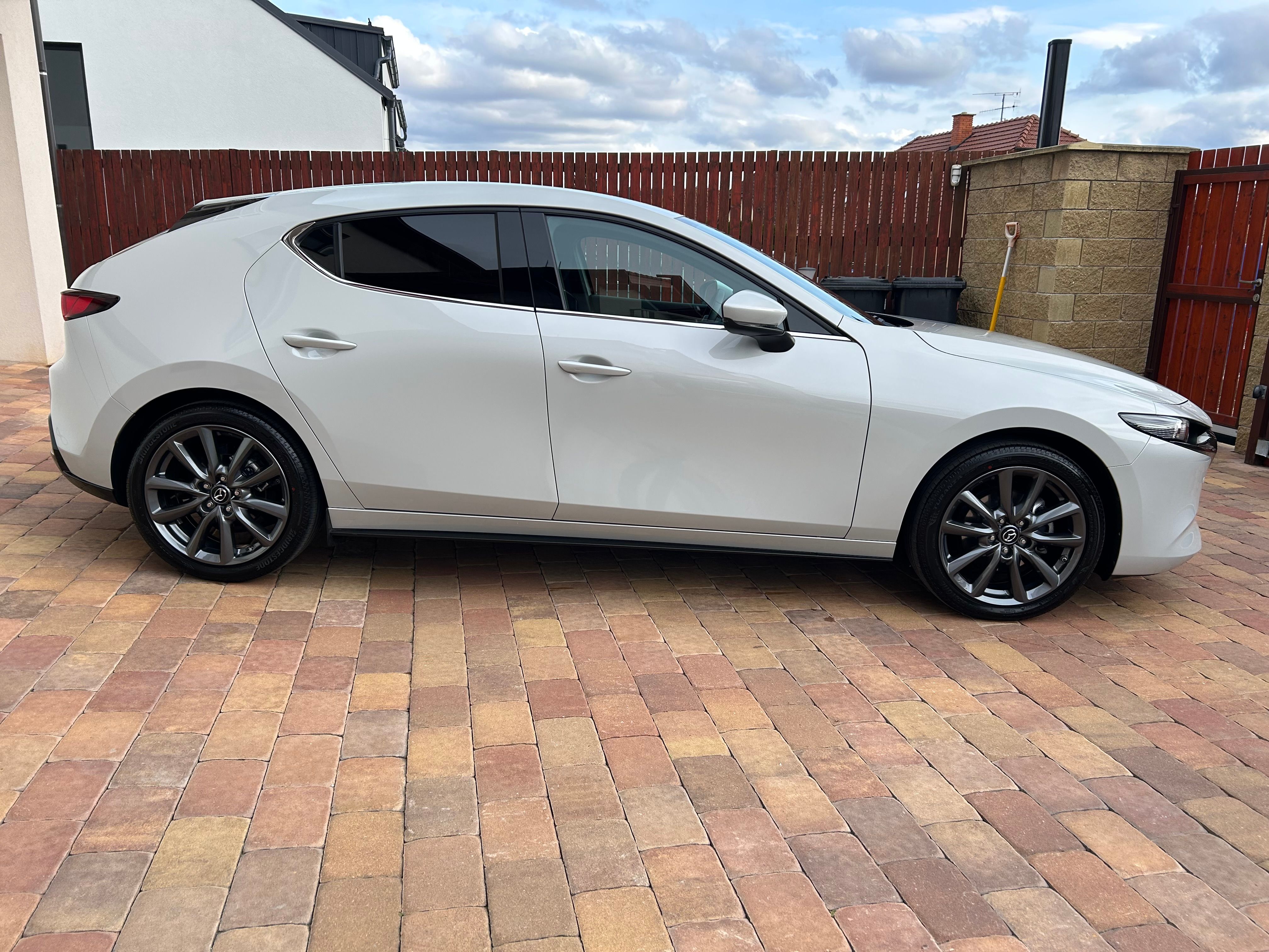Mazda 3, 2.0 e-SKYACTIV-G150 EXCLUSIVE - fotka 4