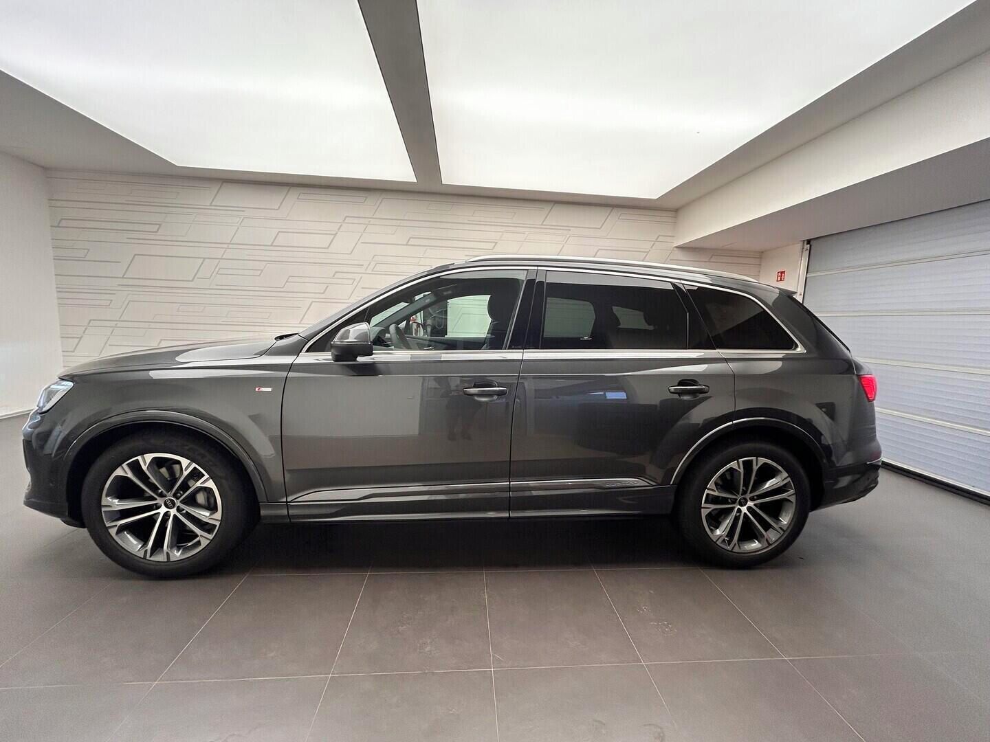 Audi Q7, SUV S line TDI quattro 210 kW - fotka 3