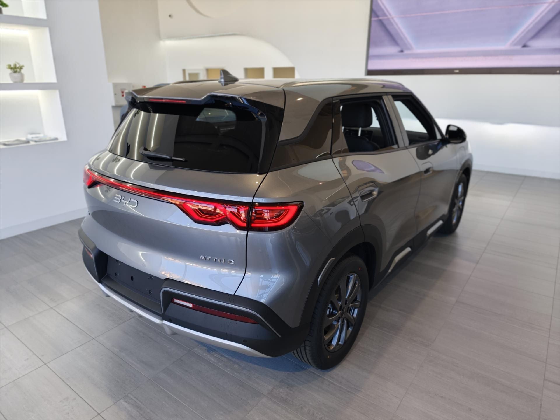 BYD ATTO 2, 1,5 DM-i  156 Kw Boost - fotka 2