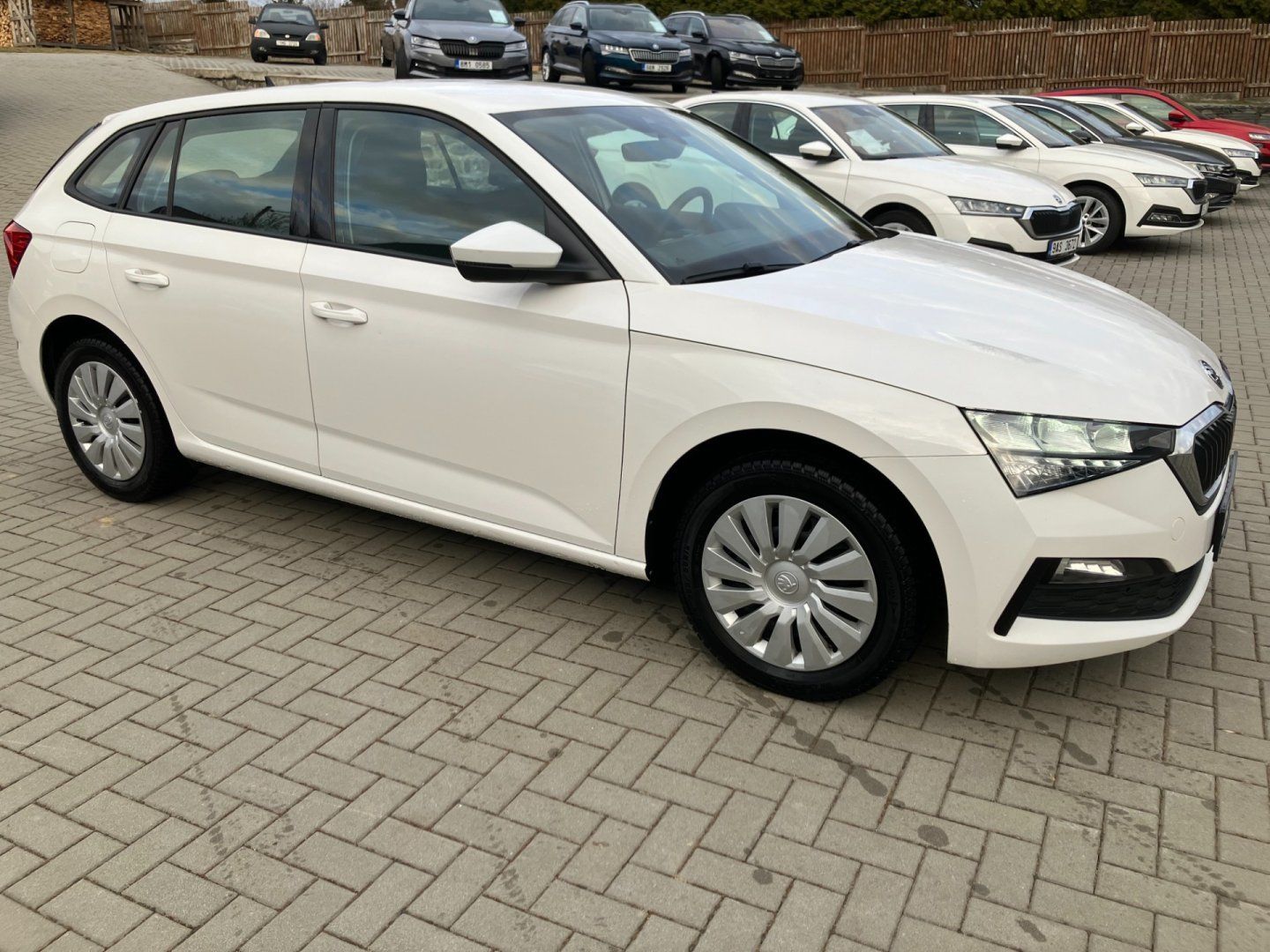Škoda Scala, 1.0TSI 70kW AMBITION NOVÉ V ČR - fotka 3