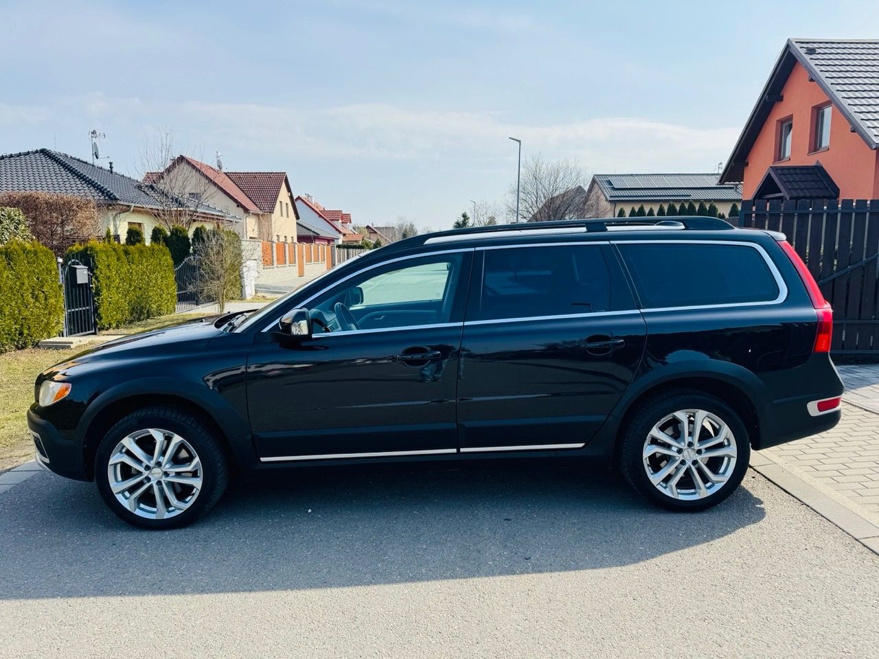 Volvo XC70, D5 AWD -  serviska TOPSTAV - fotka 5