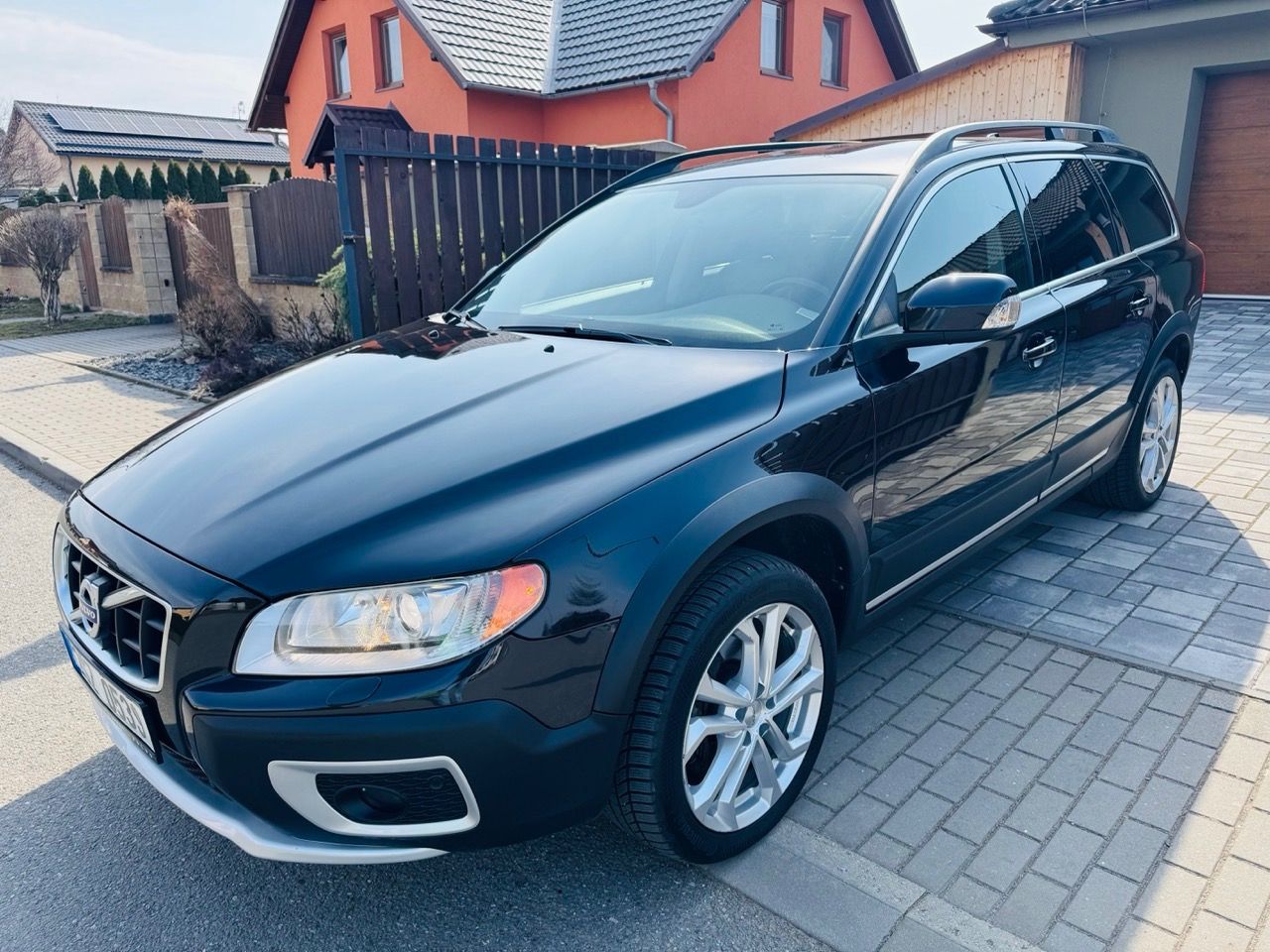 Volvo XC70, D5 AWD -  serviska TOPSTAV - fotka 6