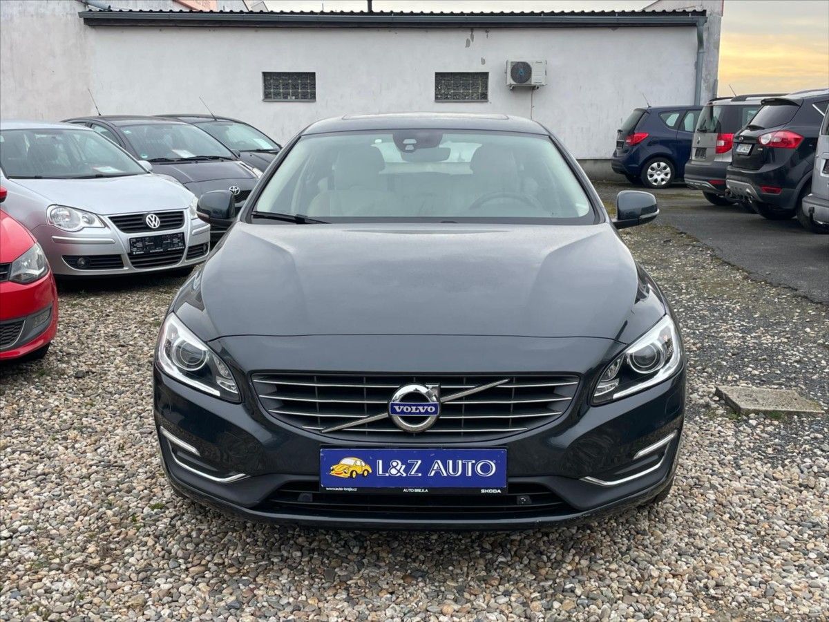Volvo V60, 2,4 D- PLUG IN HYBRID SUMMUM - fotka 2