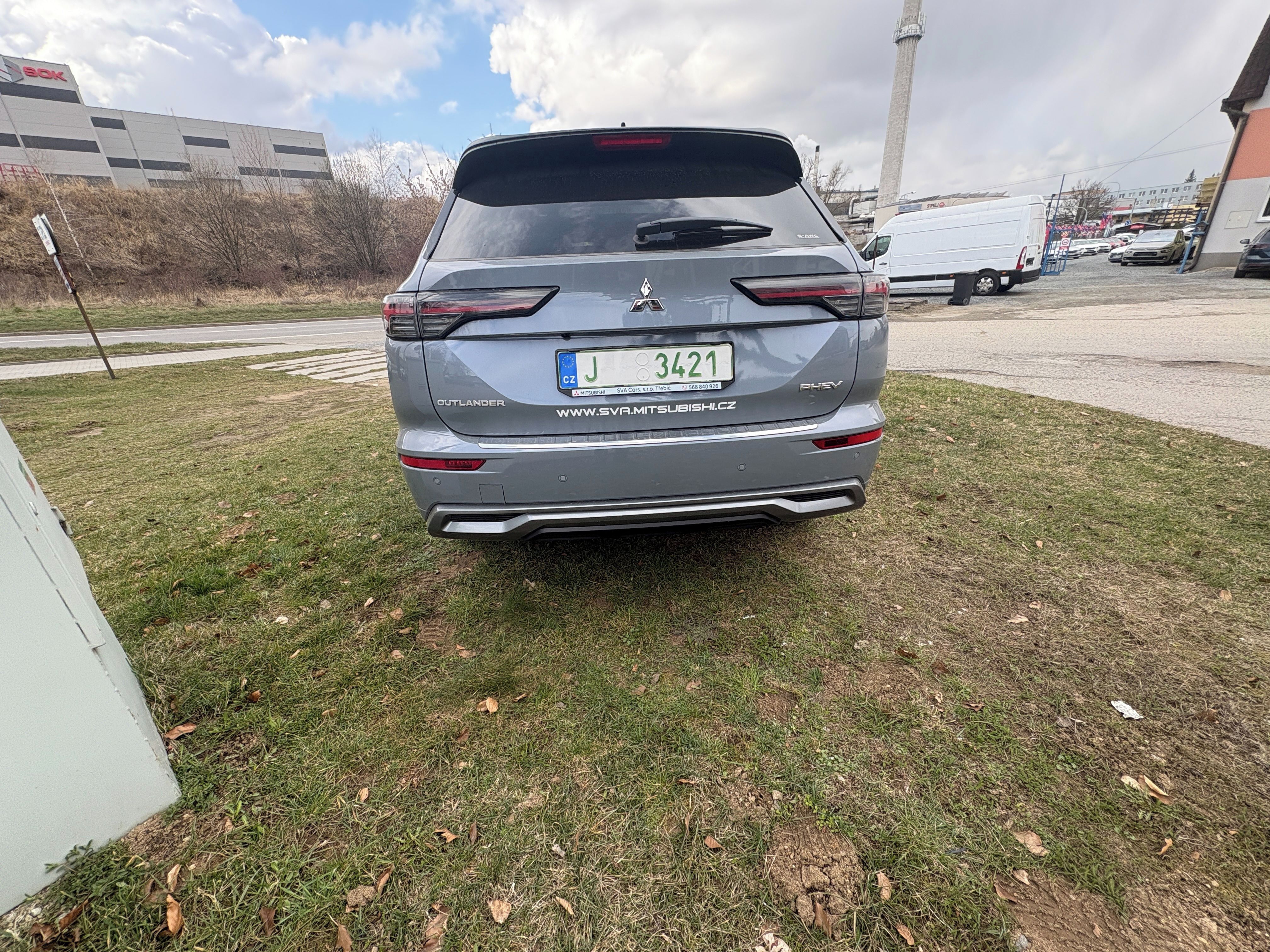 Mitsubishi Outlander, PHEV 4X4 INSTYLE+ AUTOMAT - fotka 6
