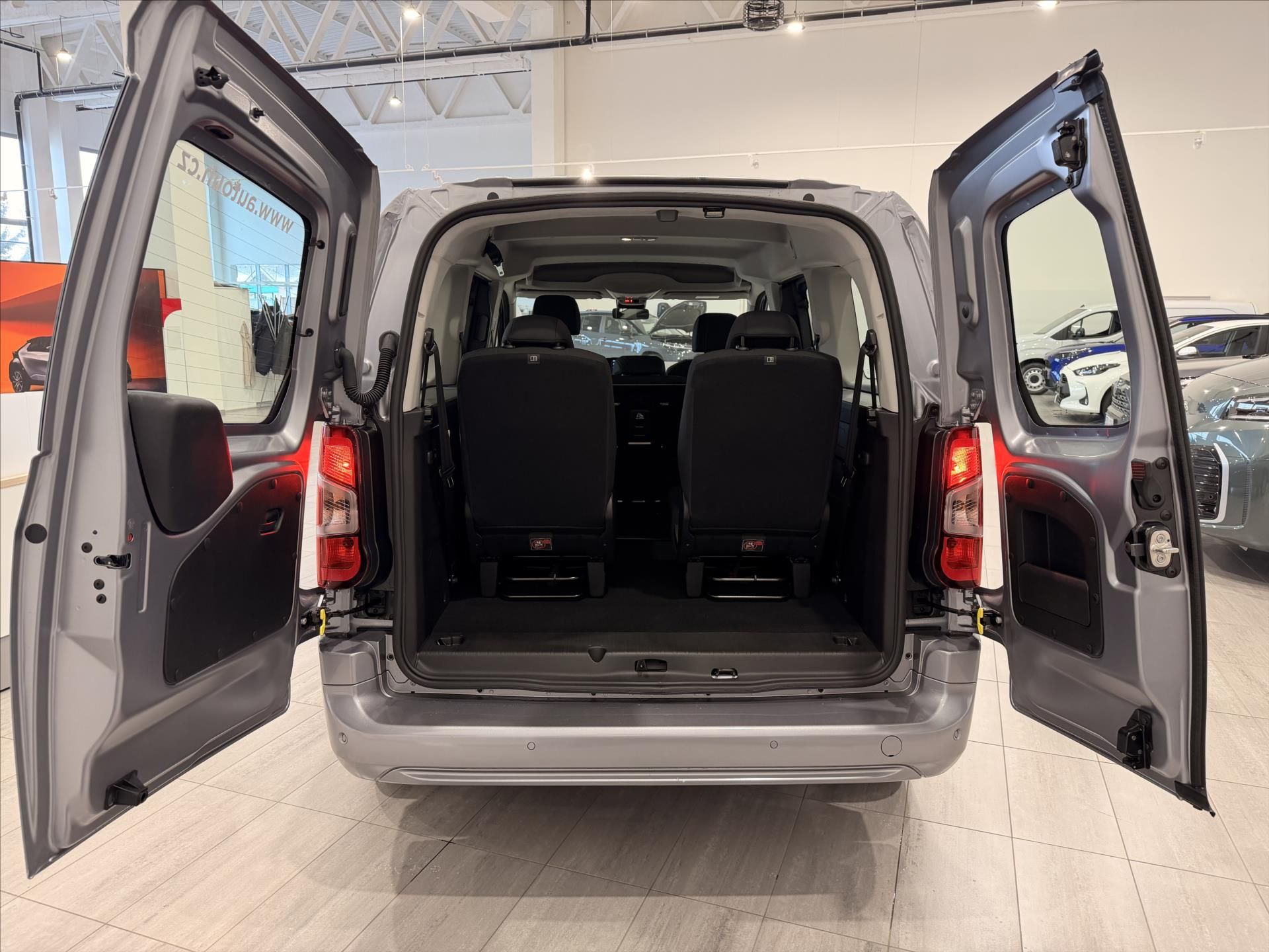 Toyota Proace City Verso, 1,5 Diesel (130hp)  8AT LWB 7M - fotka 4