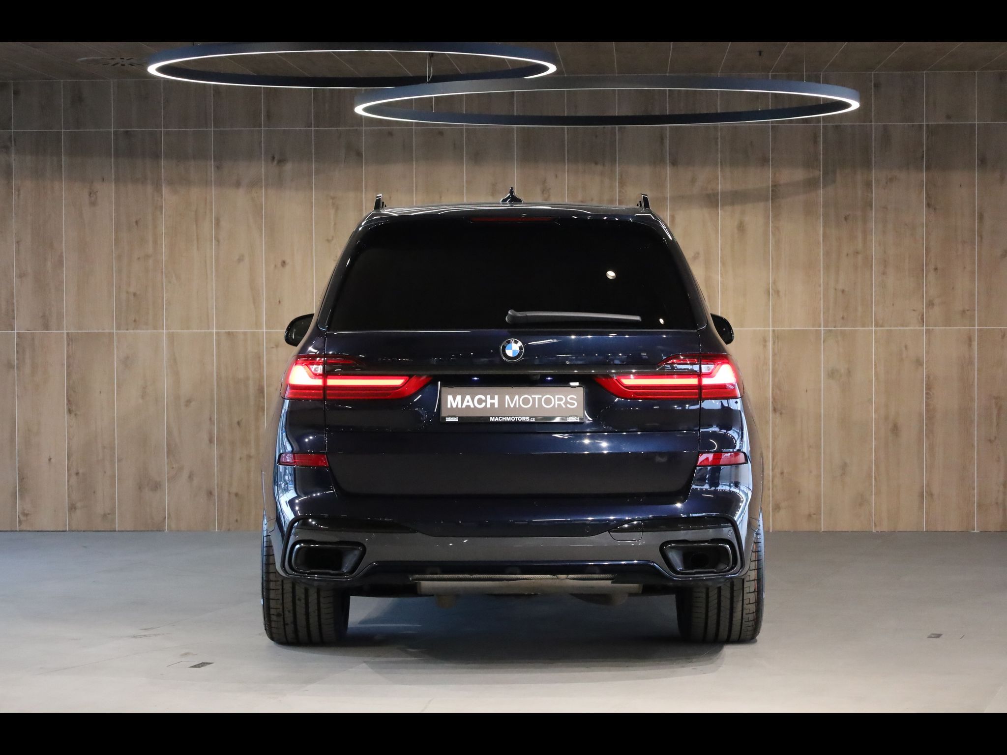 BMW X7, 40d xDrive, Executive, B&W - fotka 5