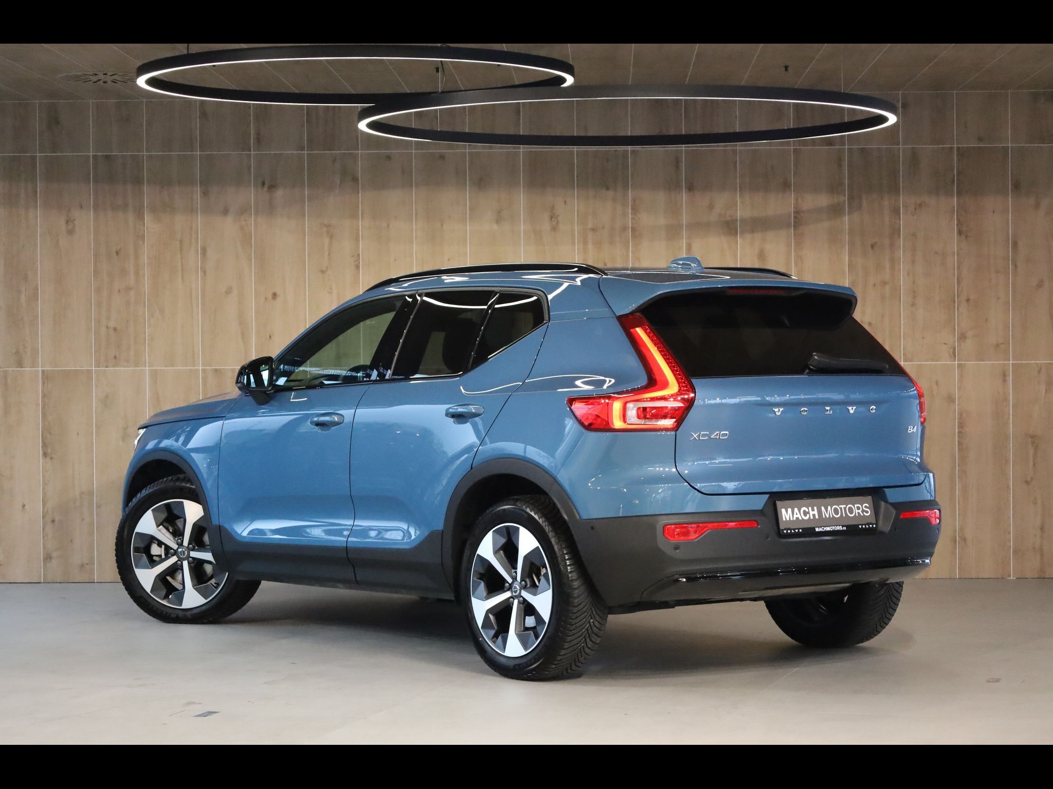 Volvo XC40, B4 PLUS Dark, Harman, 360° - fotka 4