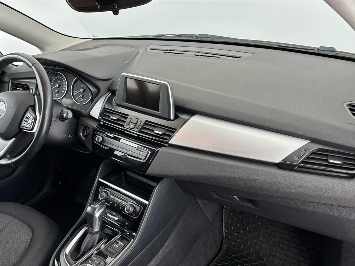 BMW Řada 2, 1,5 218i  Active Tourer 6AT - fotka 6