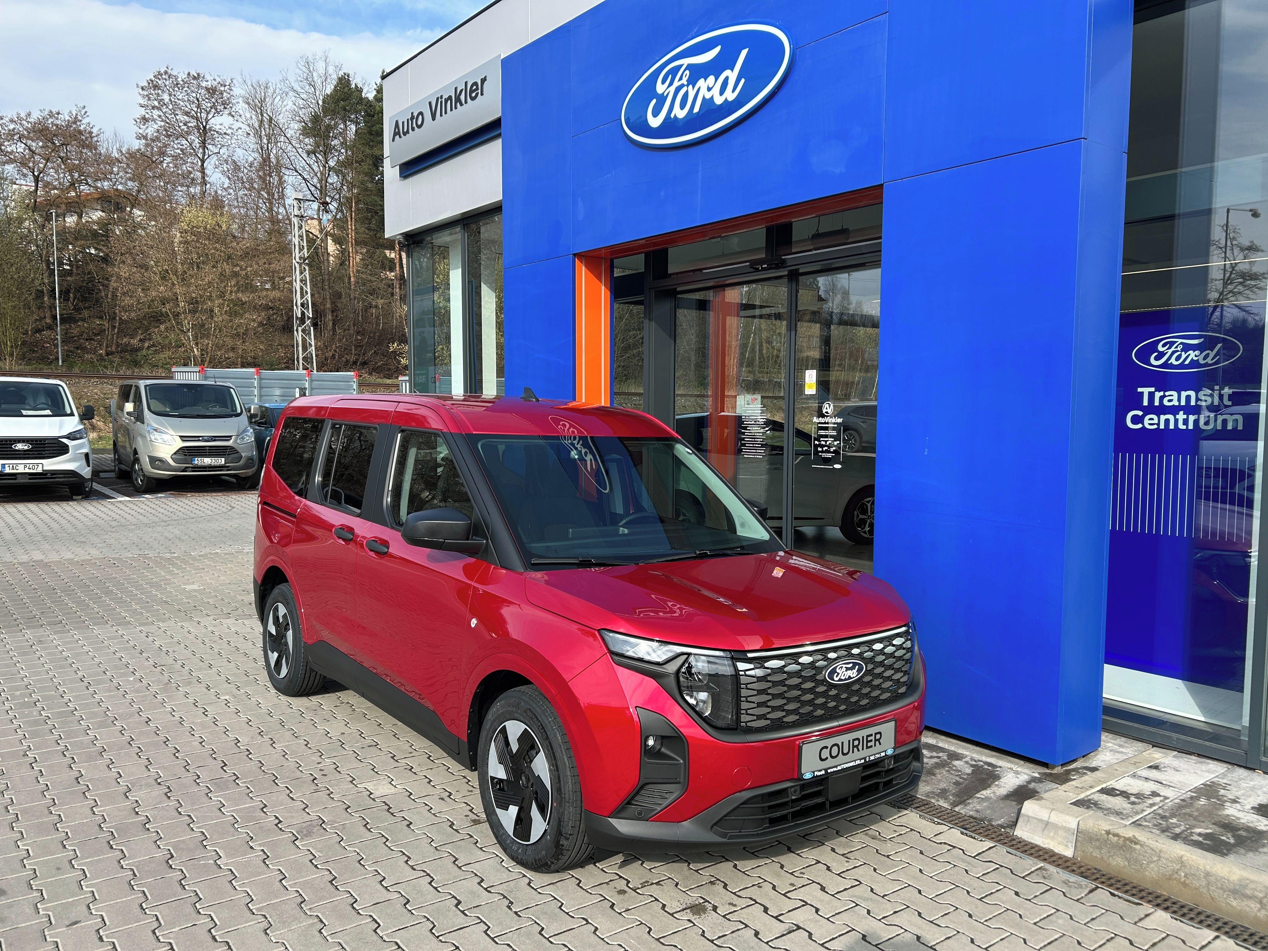 Ford Tourneo Courier, 43 kWh Elektromotor Trend L1