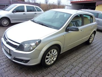 1.7CDTI 16V,klima,velmi pěkný