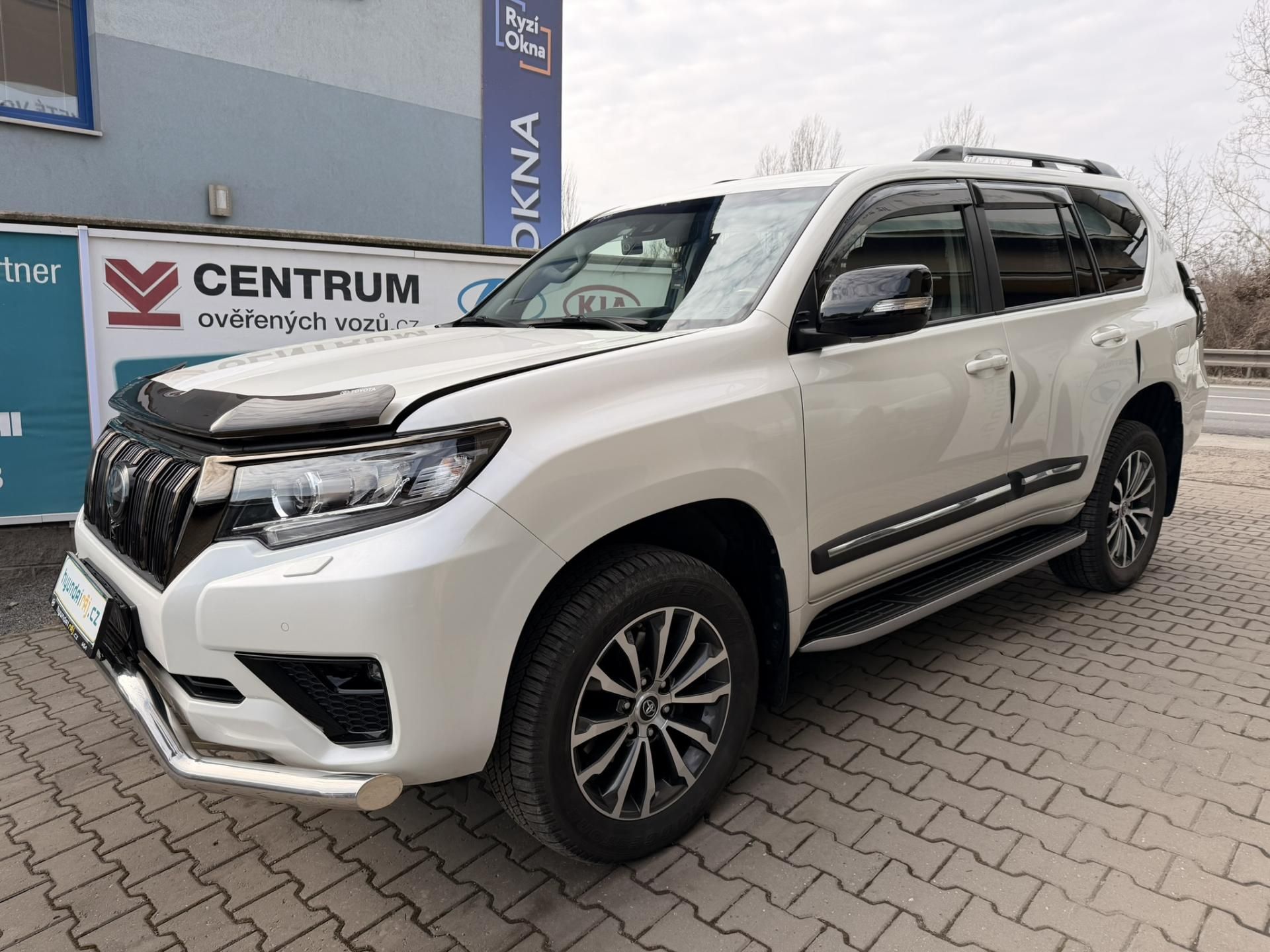 Toyota Land Cruiser, 2.8-MAX.VÝBAVA-TAŽNÉ 3t-DPH - fotka 6