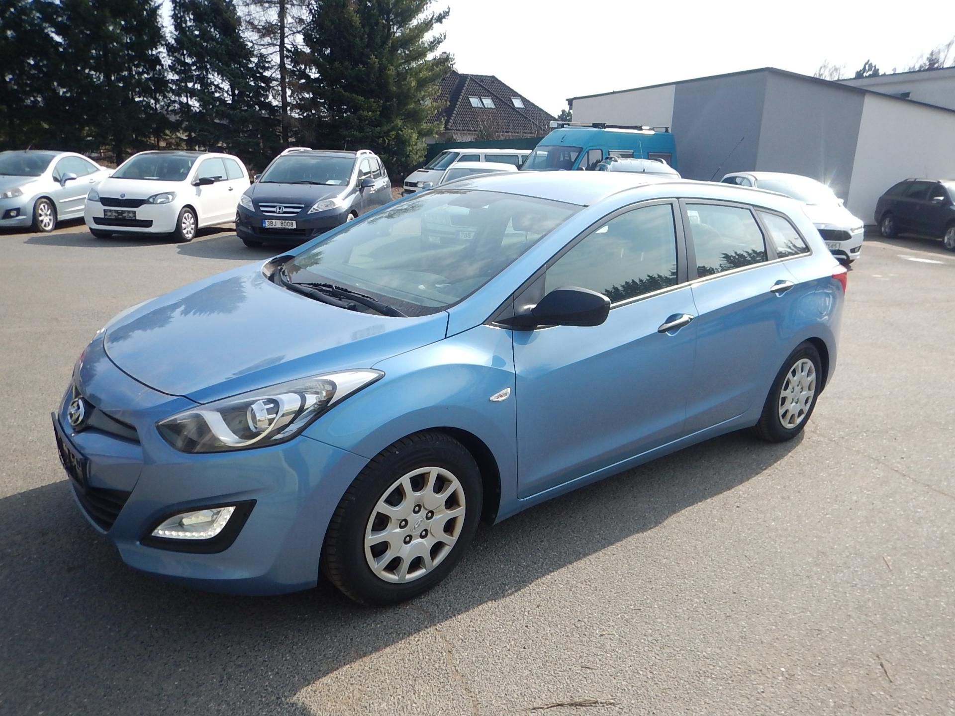 Hyundai i30, 1.4 CRDi 66 kw tažné - fotka 2