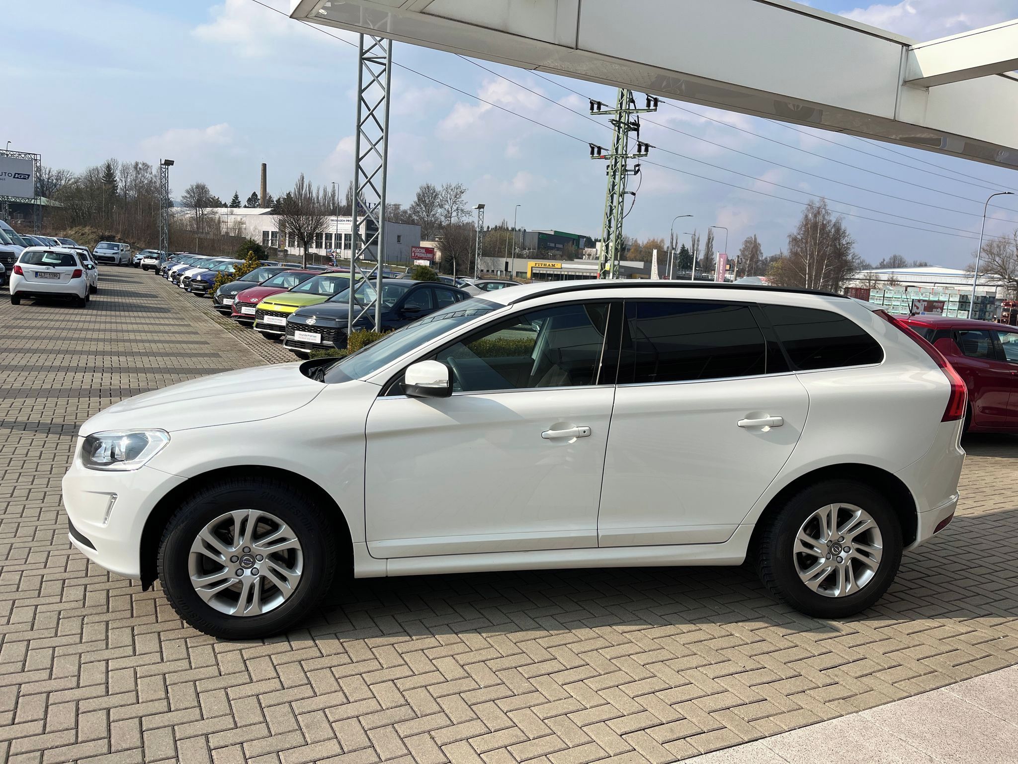 Volvo XC60, 2,4 D4 AWD Momentum ČR - fotka 3