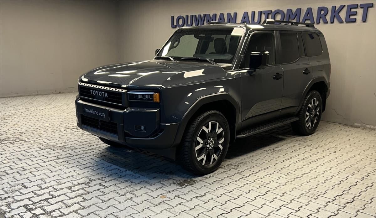 Toyota Land Cruiser, 2,8 AT INVINCIBLE