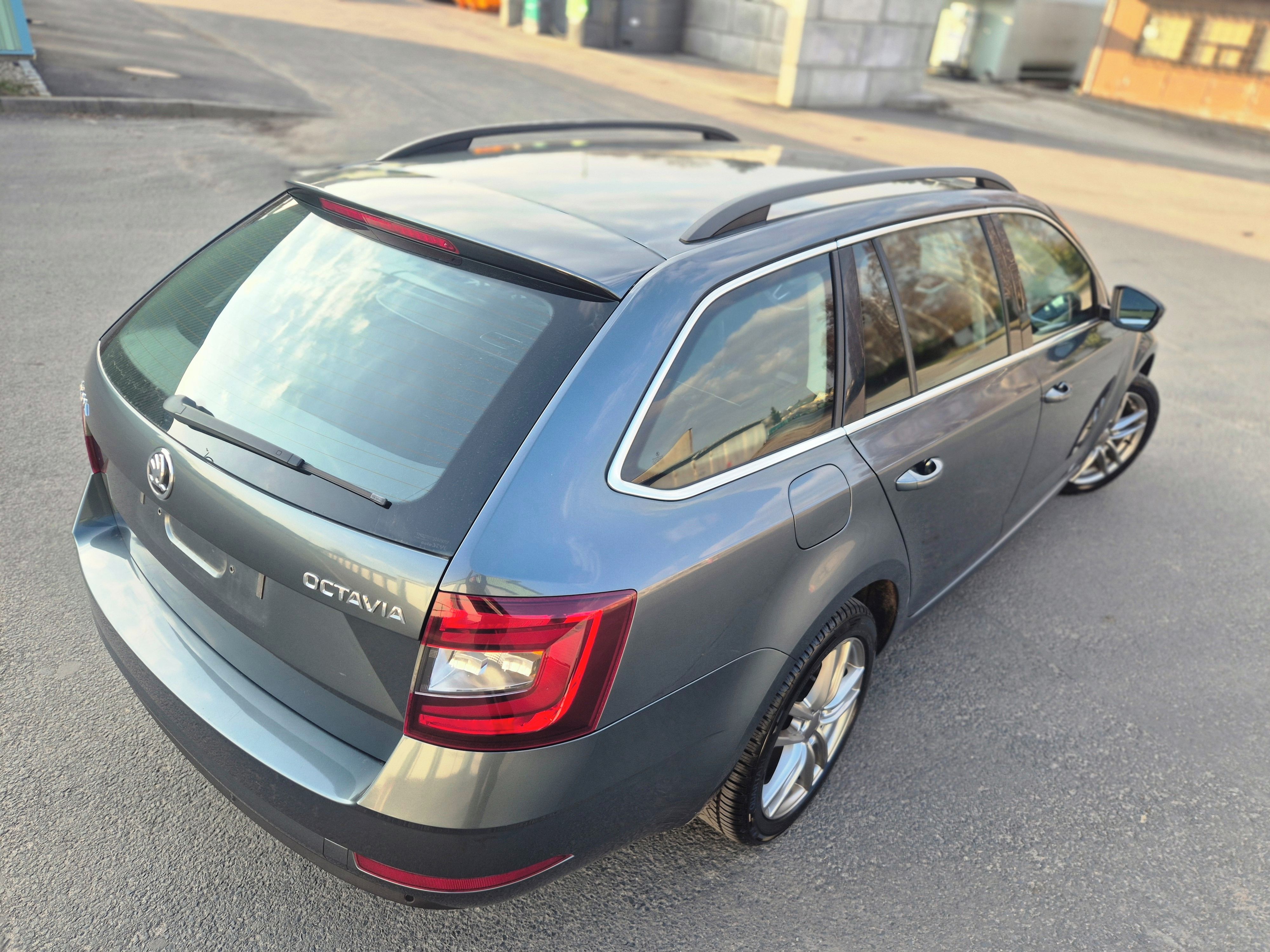 Škoda Octavia, 110 KW manuál ROK ZÁRUKA - fotka 6