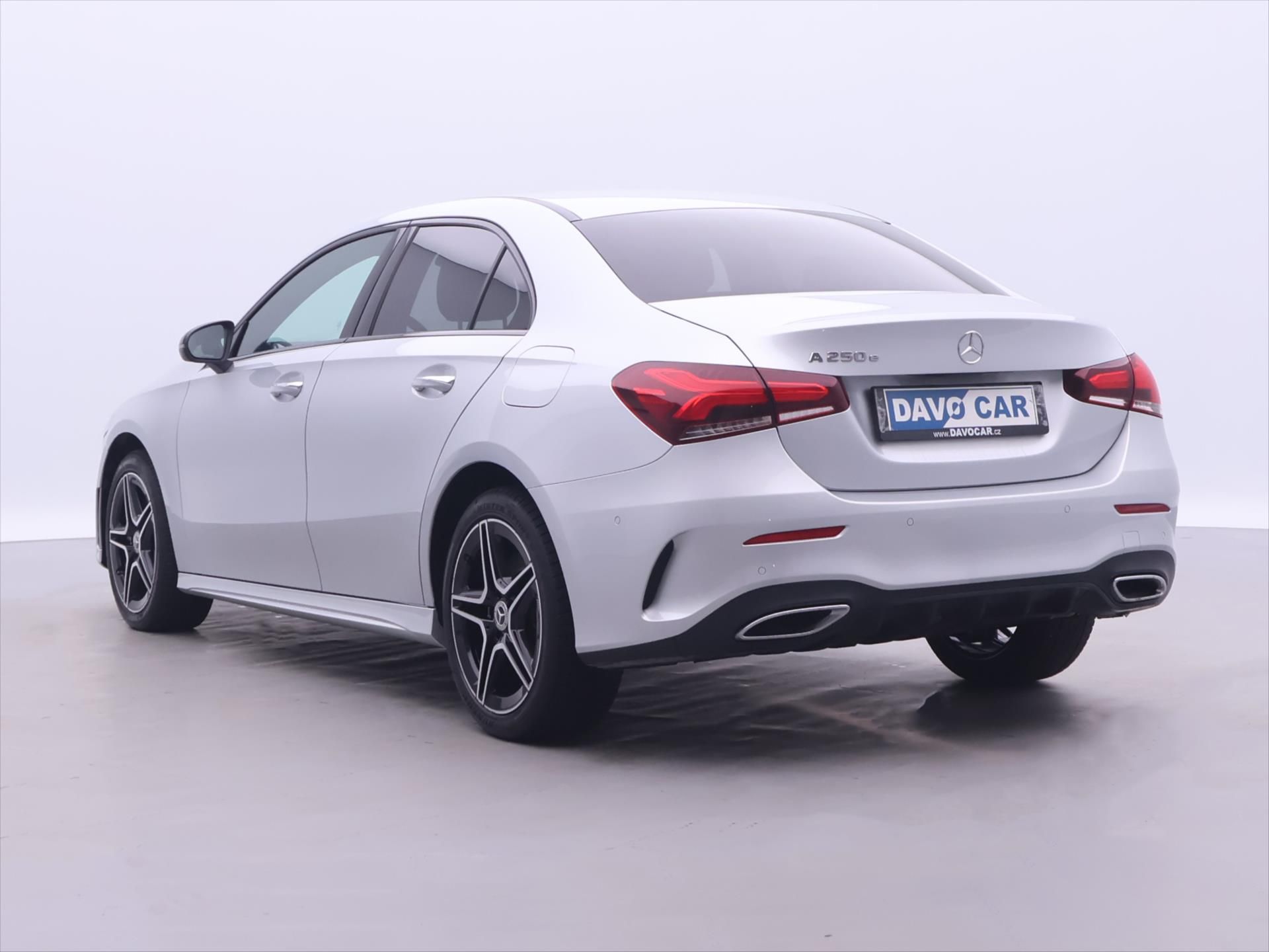 Mercedes-Benz Třídy A, 1,3 A 250 e DCT 118kW CZ - fotka 5