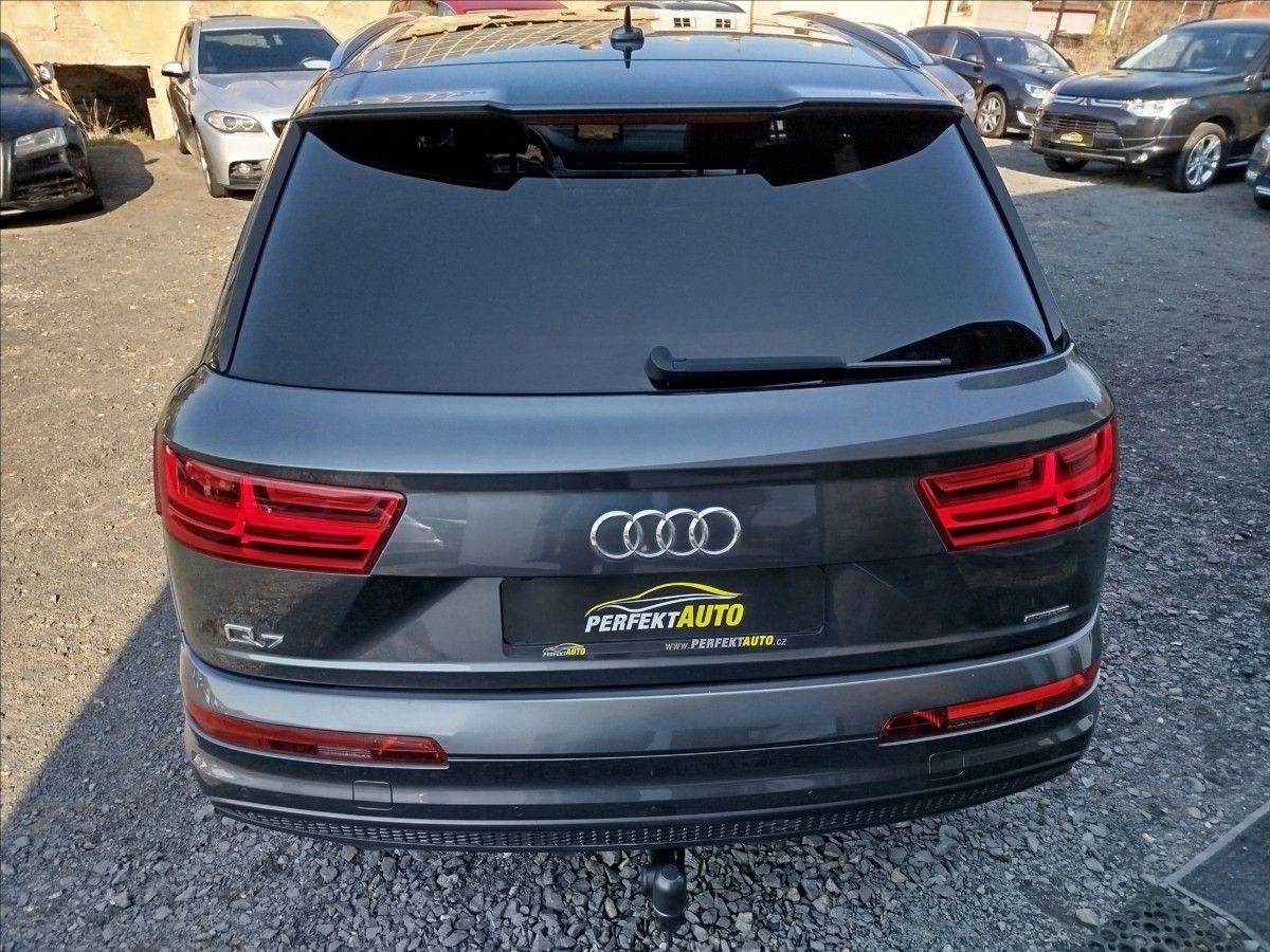 Audi Q7, 3,0 TDi 200kW,S-line,1.MAJITEL - fotka 5