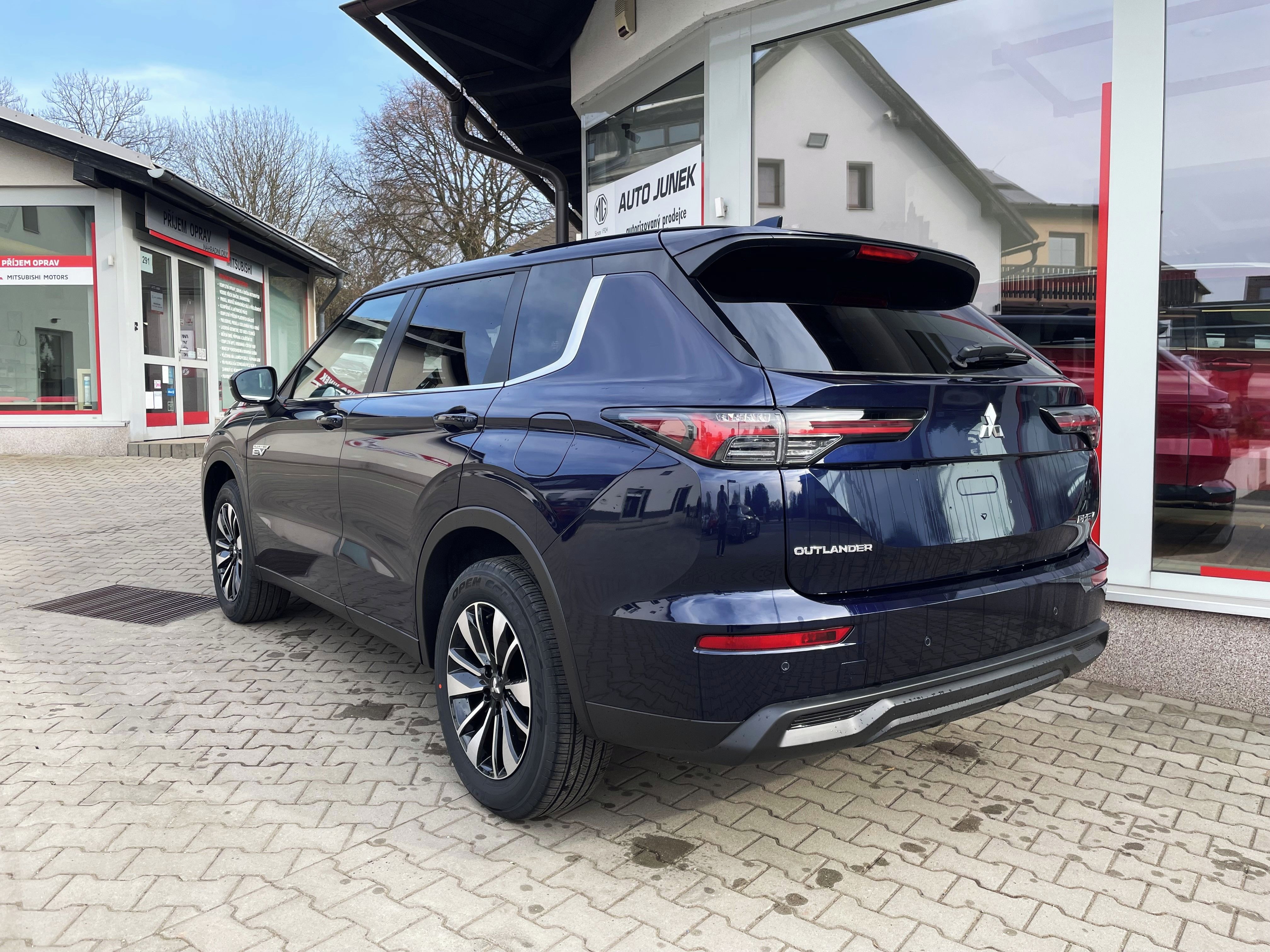 Mitsubishi Outlander, 2.4 PHEV INVITE - fotka 3