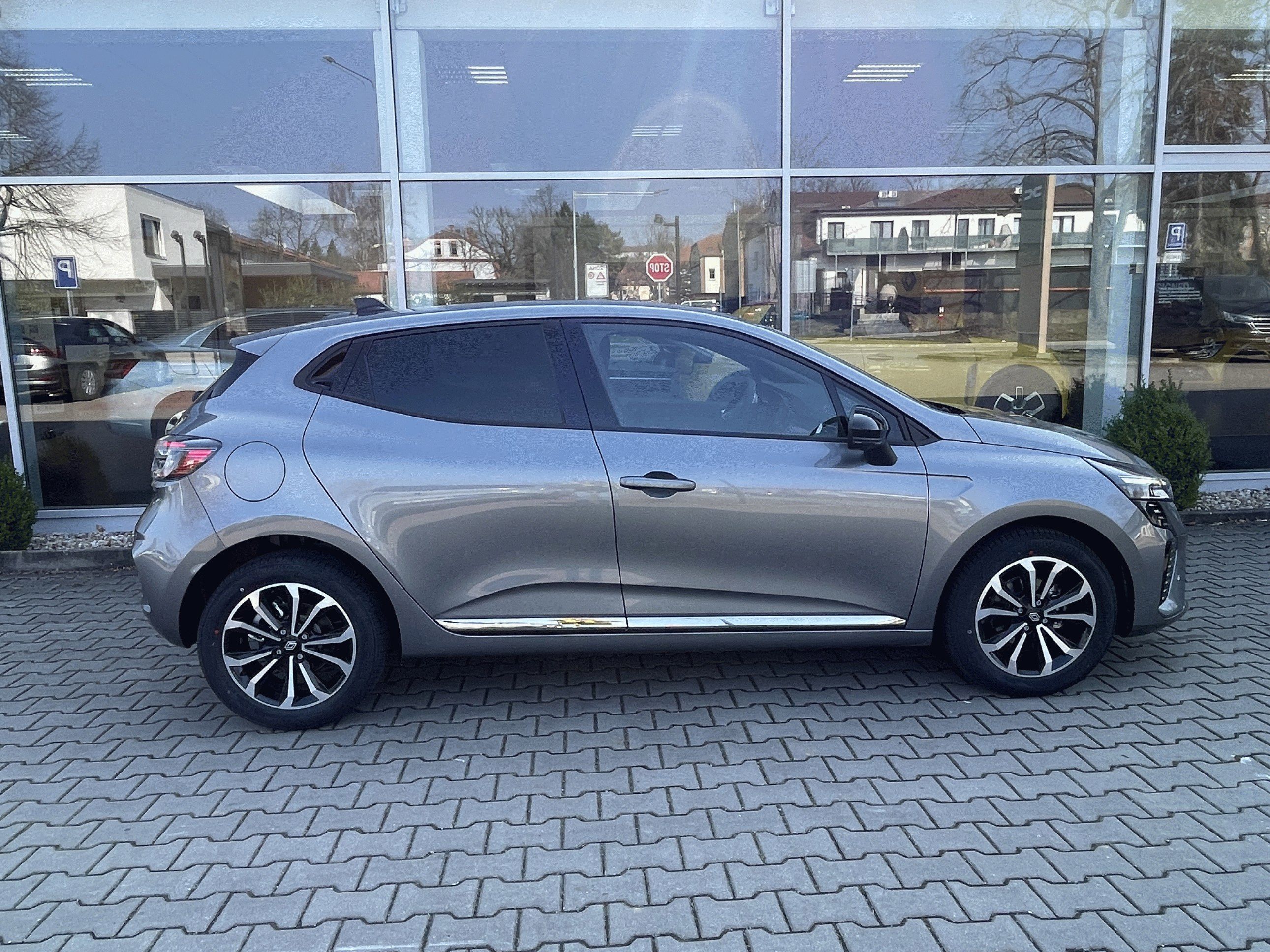 Renault Clio, TCe 90 X-Tronic Techno - fotka 4