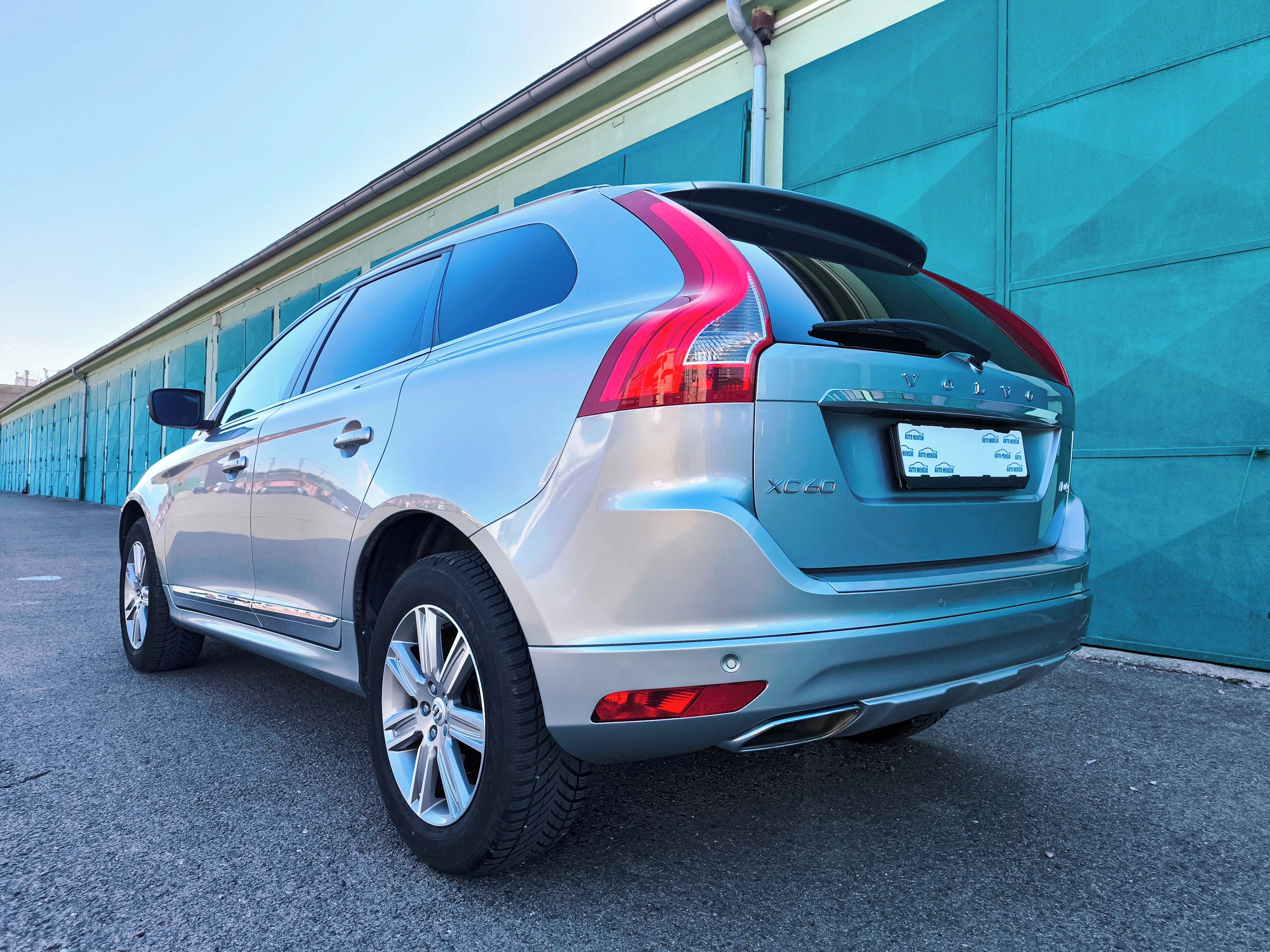 Volvo XC60, 2.0D4/133kW * SUMMUM * - fotka 5