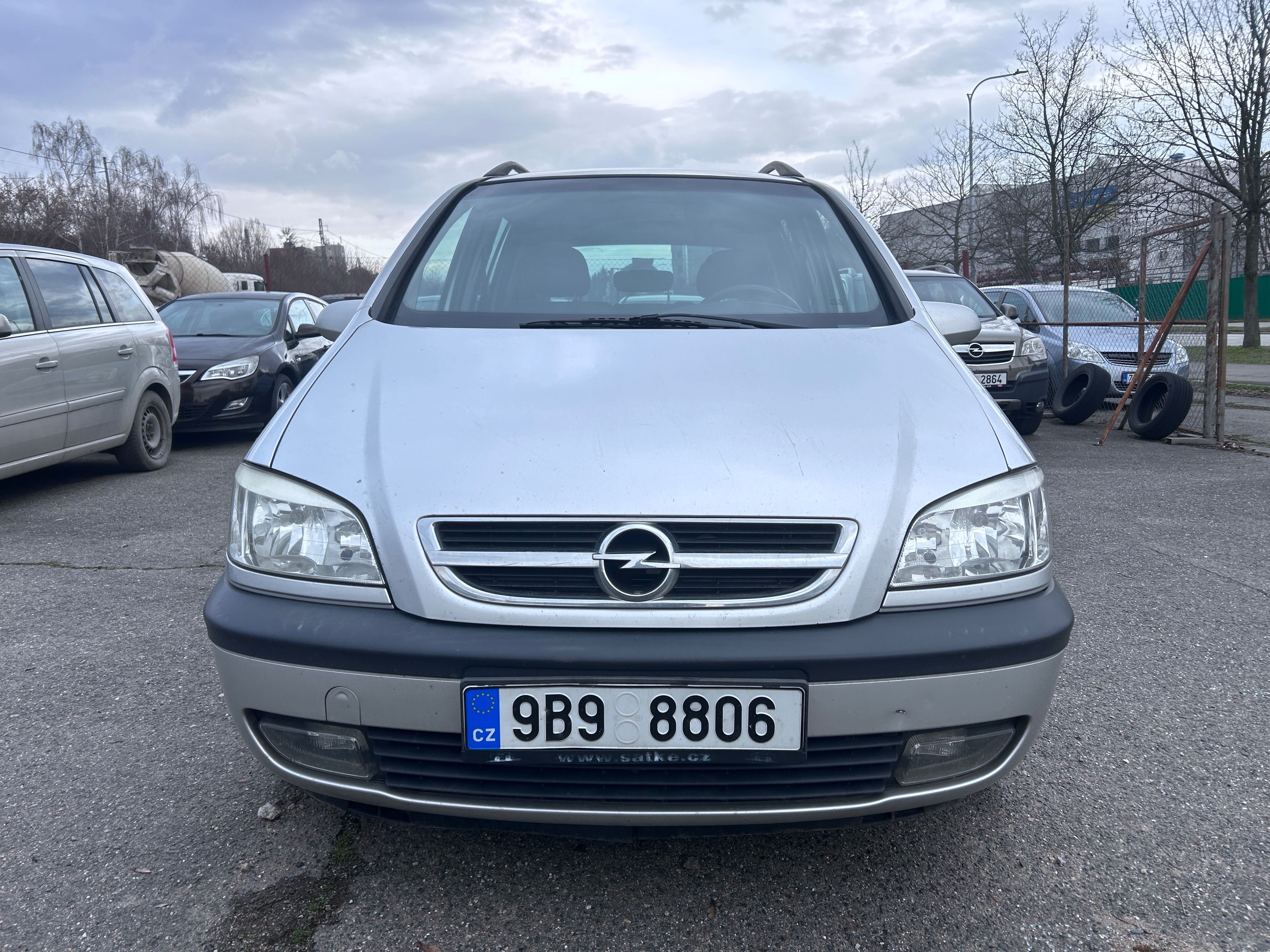 Opel Zafira, 1,8 16V, 7 míst - fotka 2