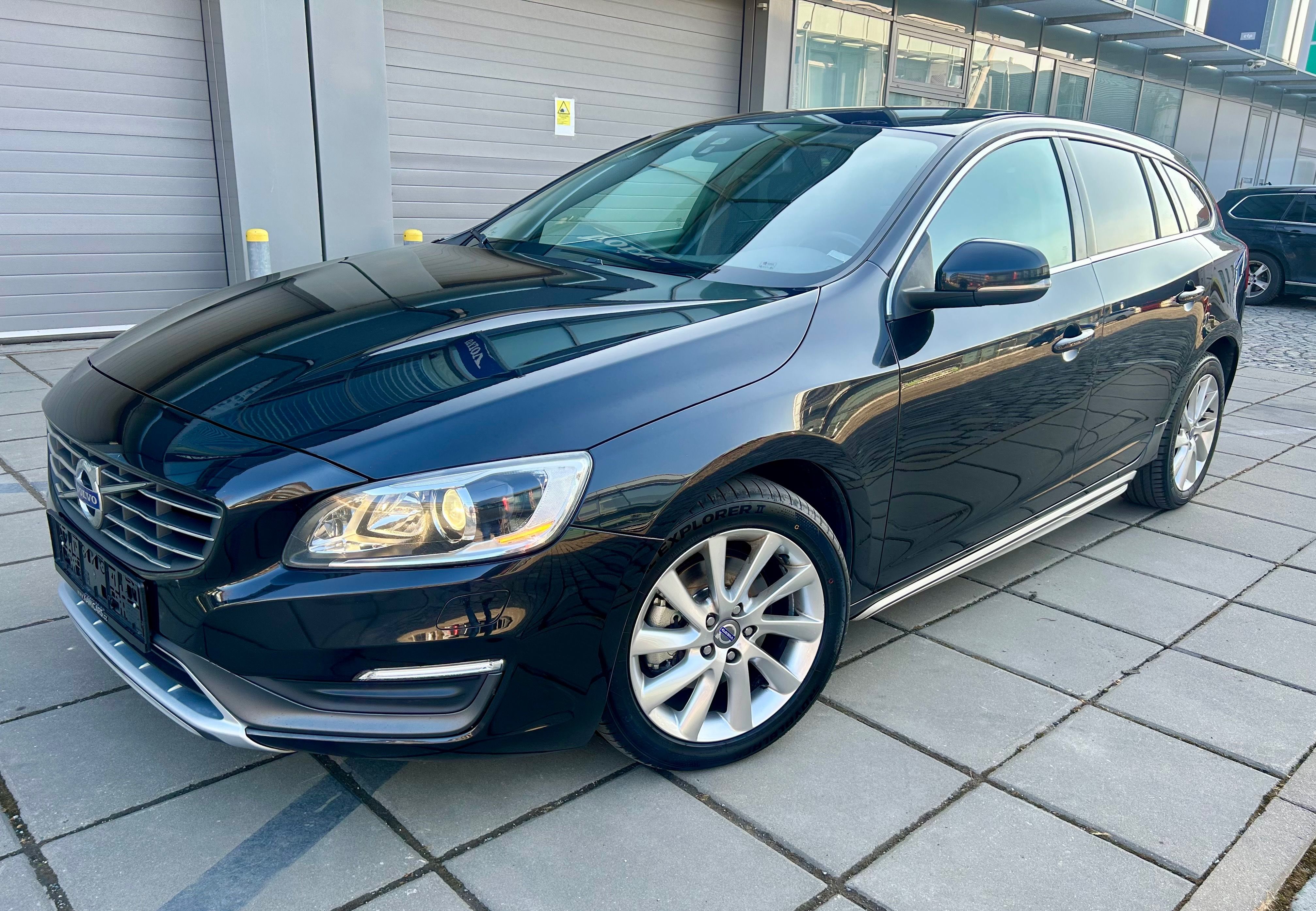 Volvo V60, 2.0D4 120KW 5VÁLEC XENON-PDC - fotka 2