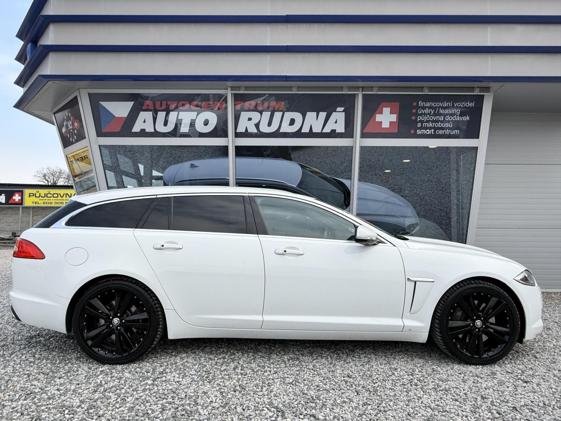 Jaguar XF, 3,0 V6 Sportbrake Automat - fotka 6