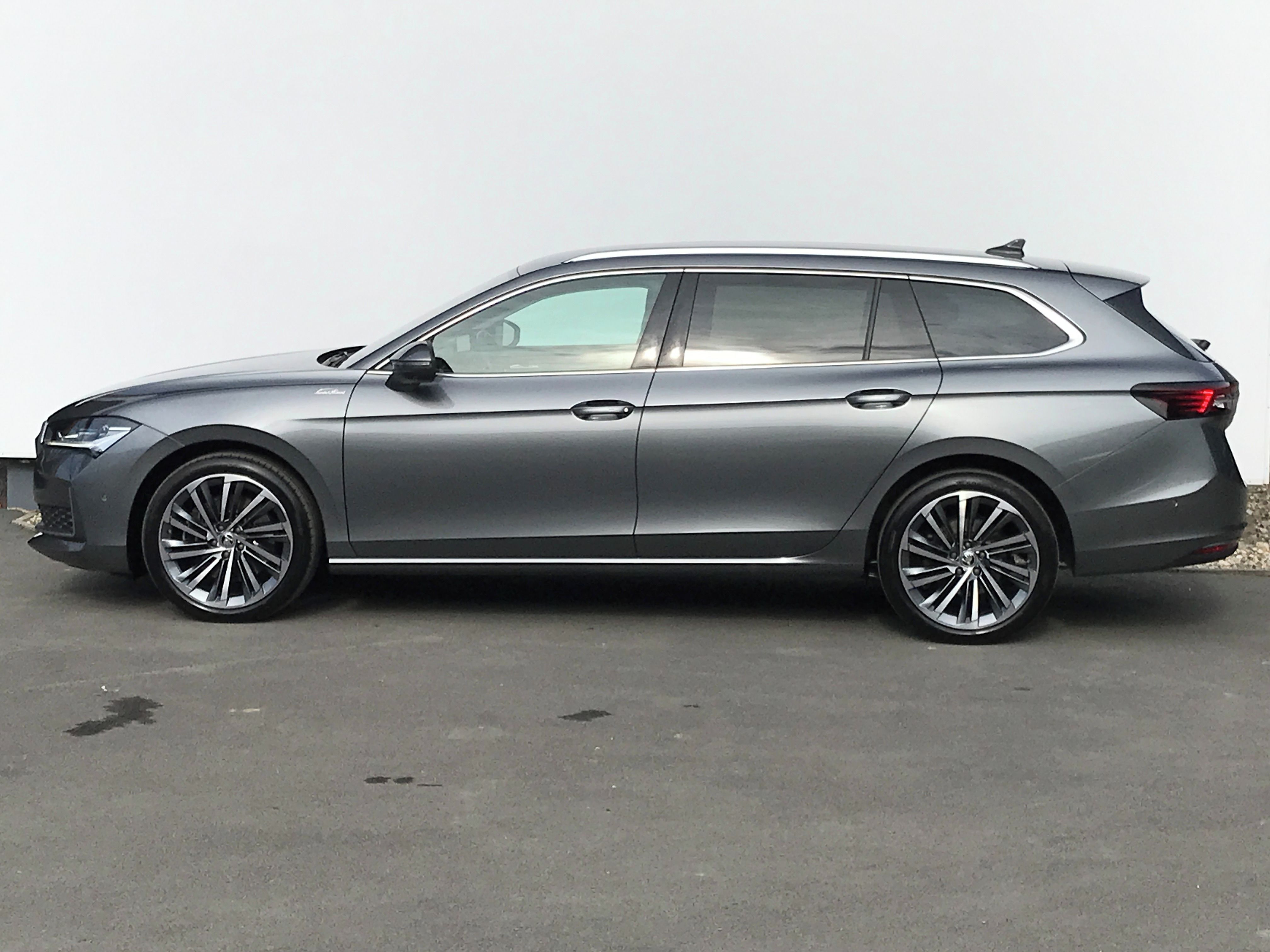 Škoda Superb, 4x4 TD 142kW L&K+TAŽNÉ+NEZ.TOP - fotka 3