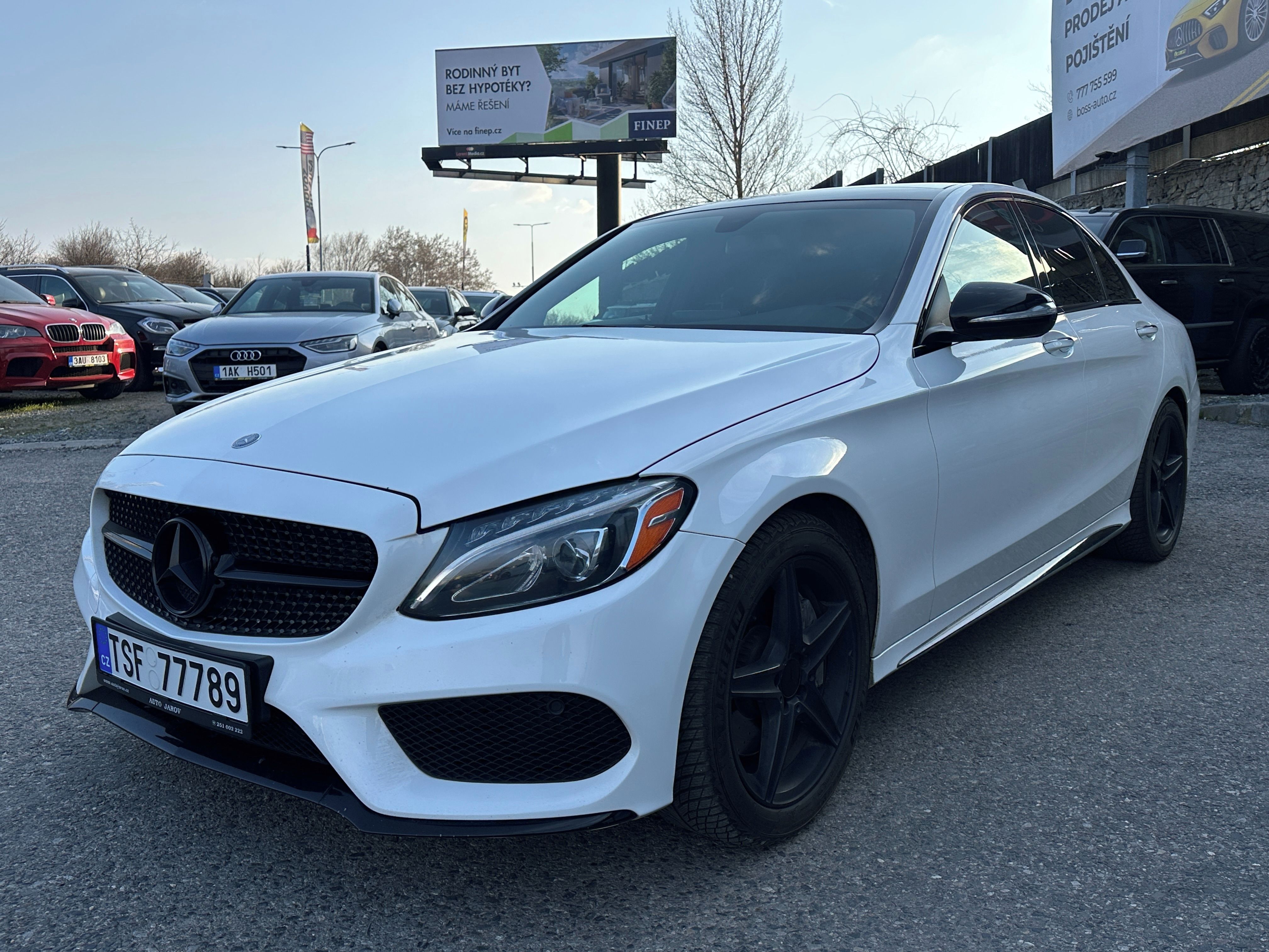 Mercedes-Benz Třídy C, Mercedes-Benz C300 4Matic 2015 - fotka 3