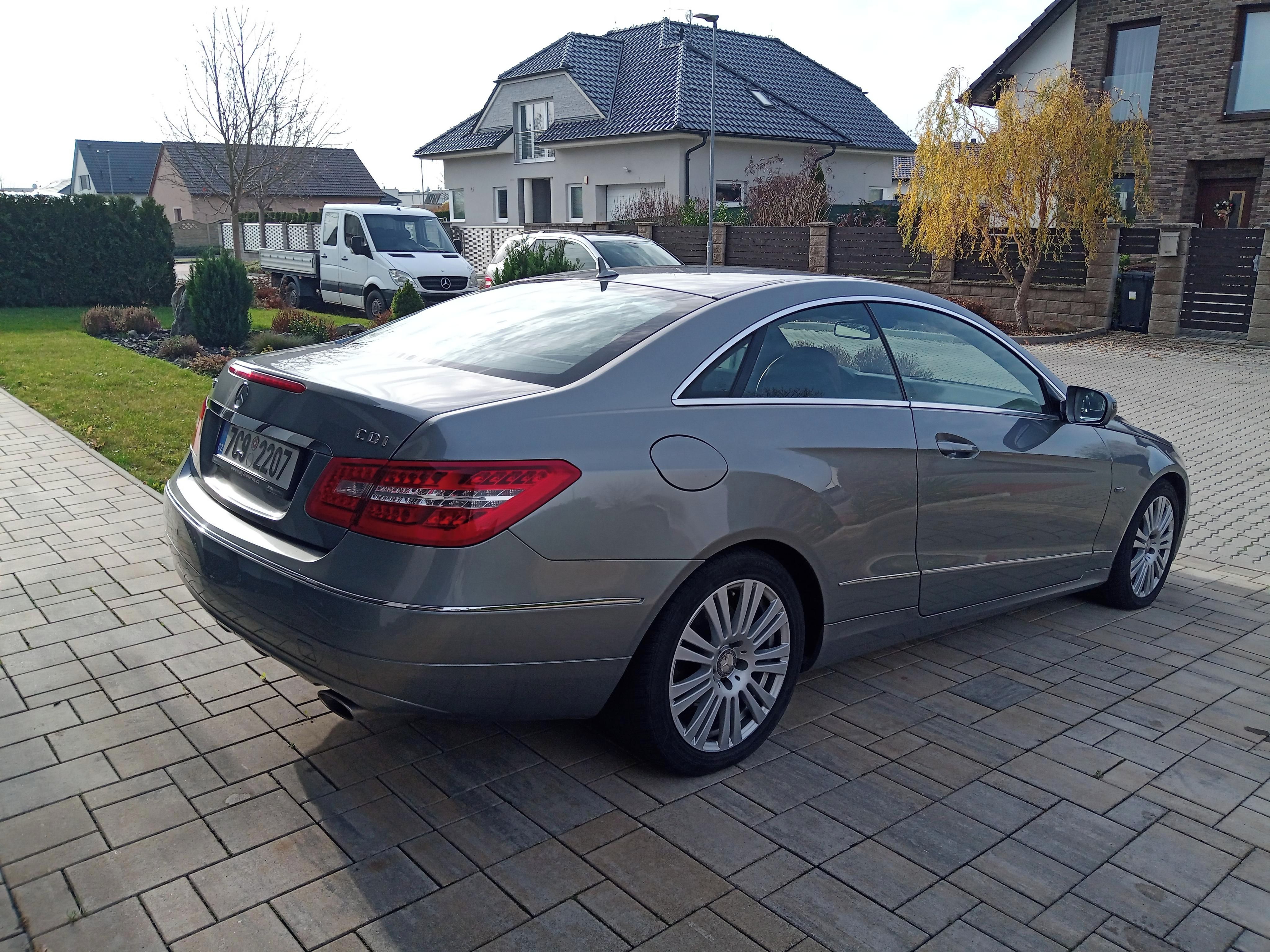 Mercedes-Benz Třídy E, E 350 CDI coupe - fotka 3